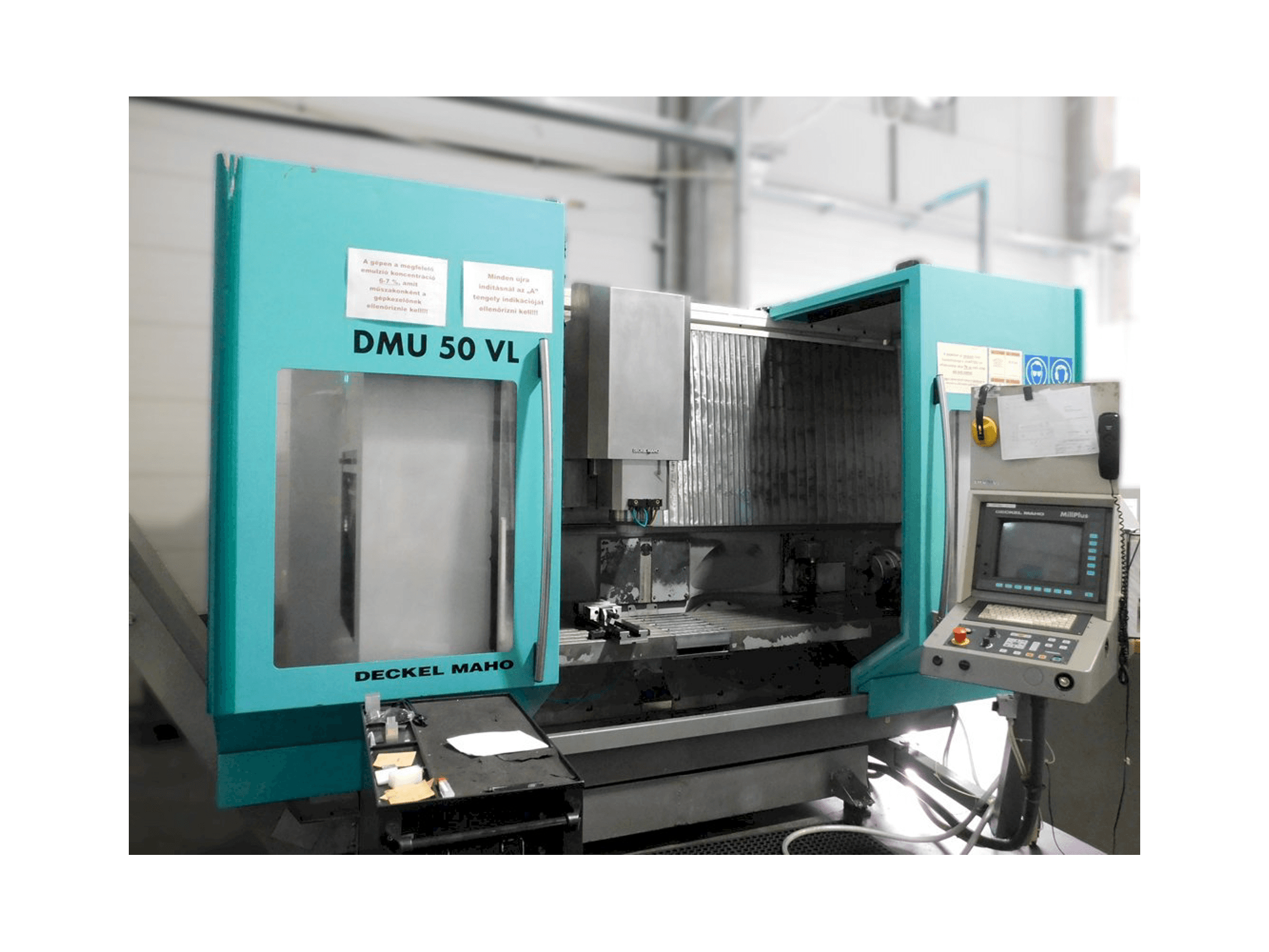 Prikaz stroja DMG DMU 50 VL sprijeda