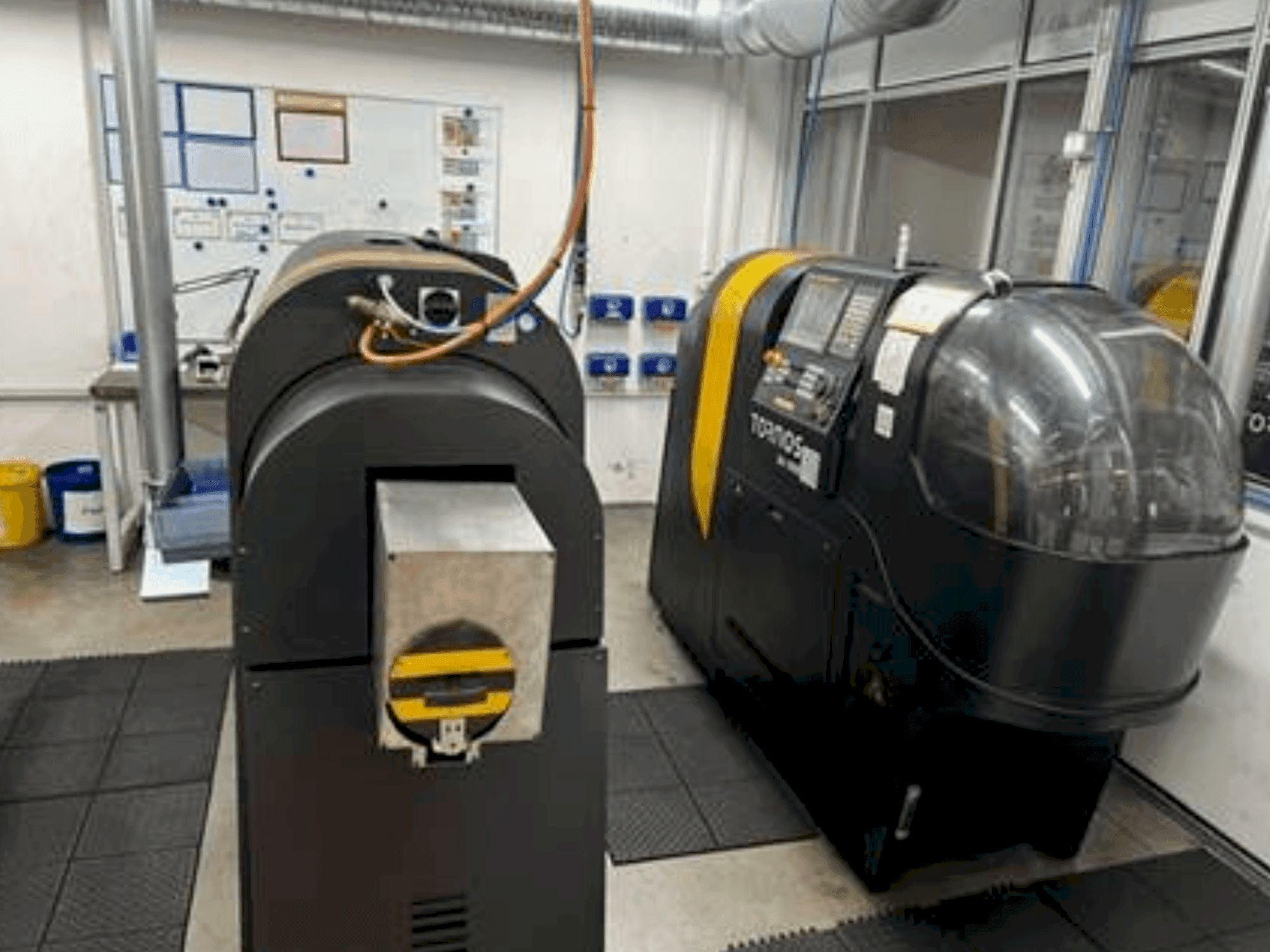 Prikaz stroja TORNOS BA 1008 sprijeda