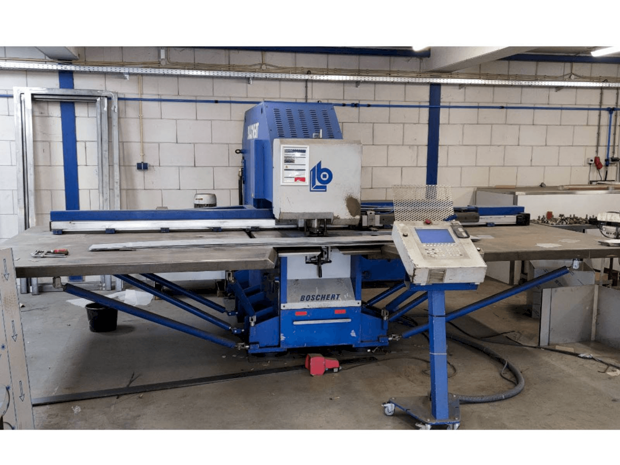 Prikaz stroja Boschert EL 1000 CNC Z sprijeda