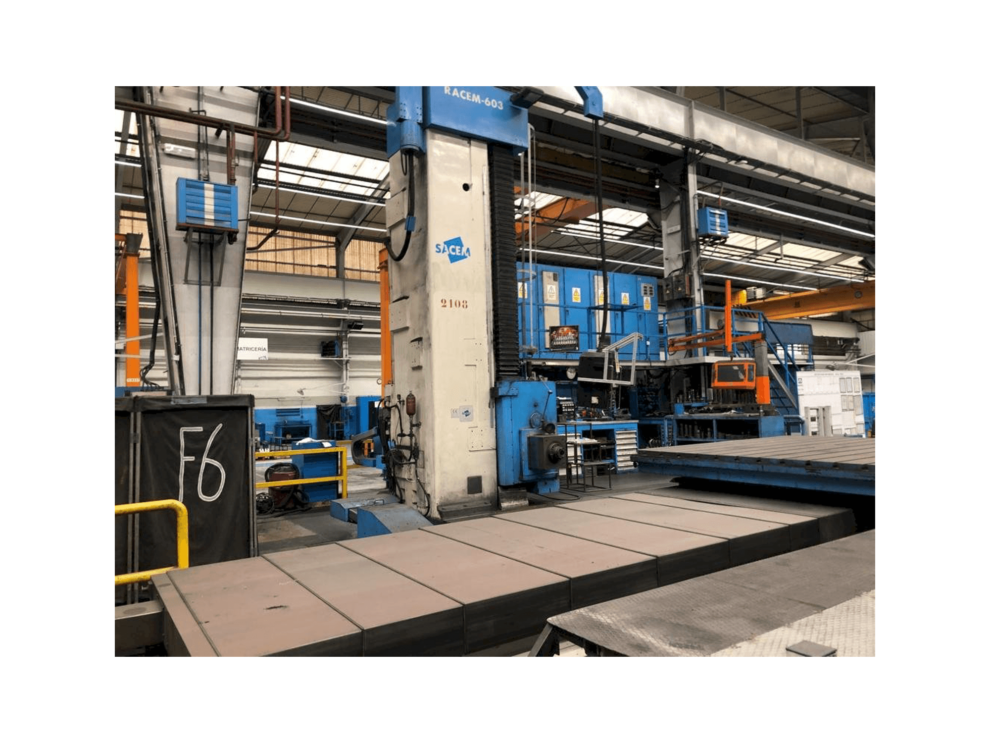 Prikaz stroja Sacem Racem-603 sprijeda