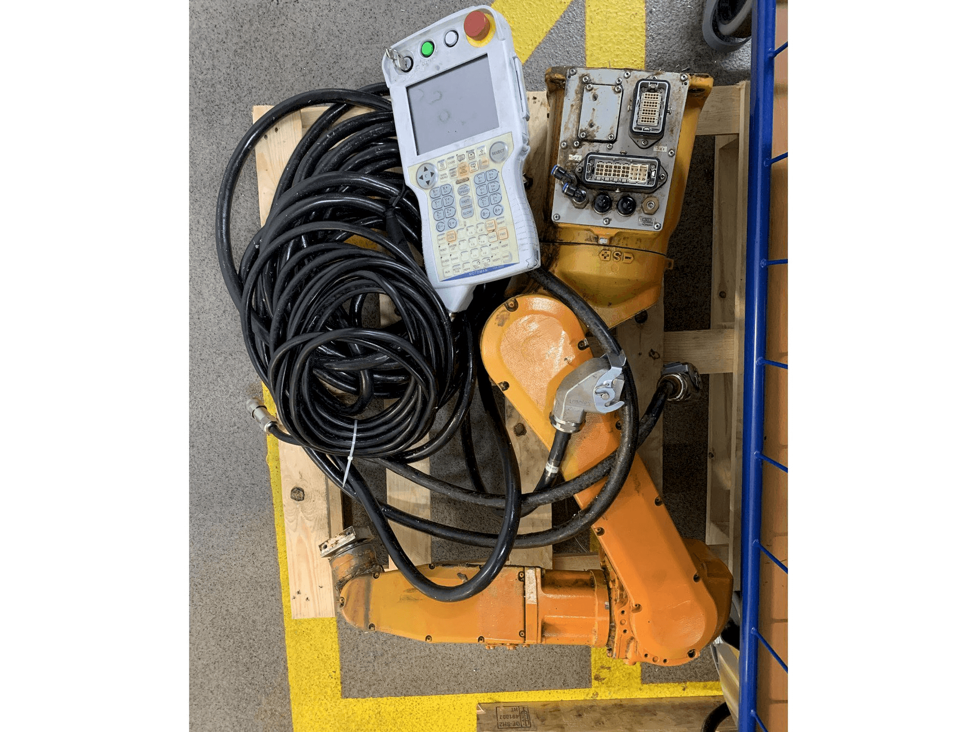 Prikaz stroja Yaskawa Motoman YR-MH005LS-A12 sprijeda