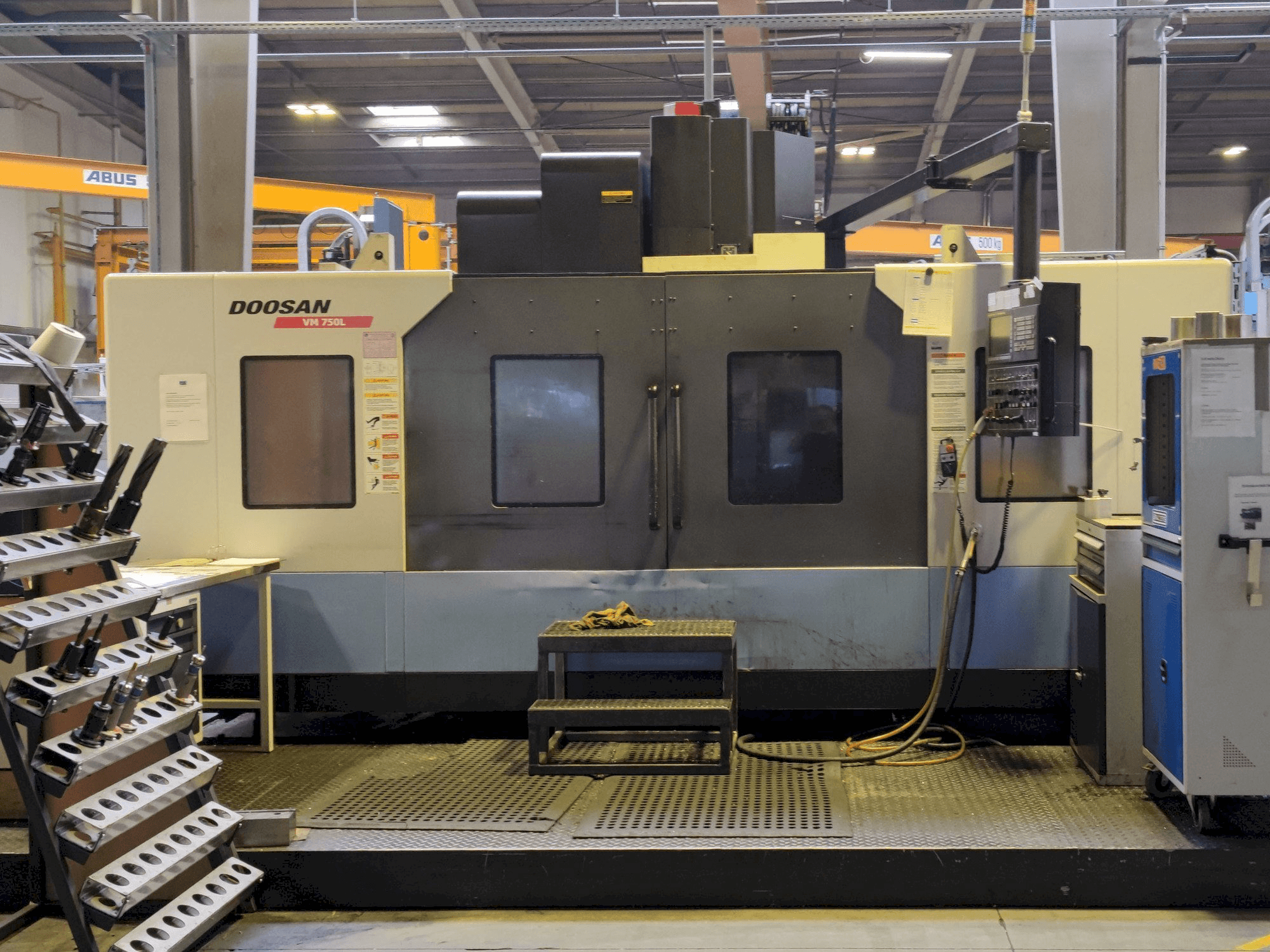 Prikaz stroja Doosan VM 750L sprijeda