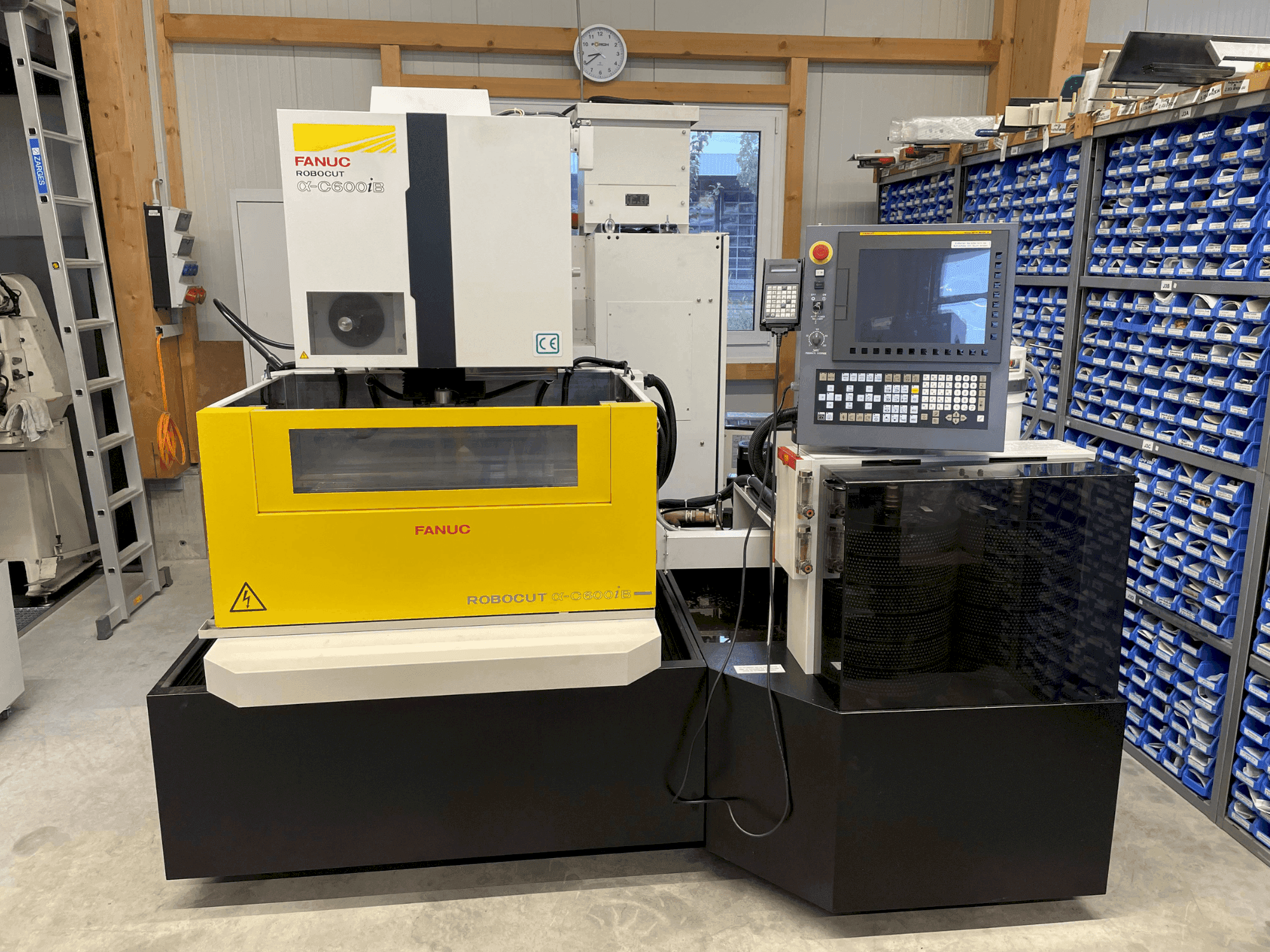 Prikaz stroja FANUC Robocut alpha iB600 sprijeda