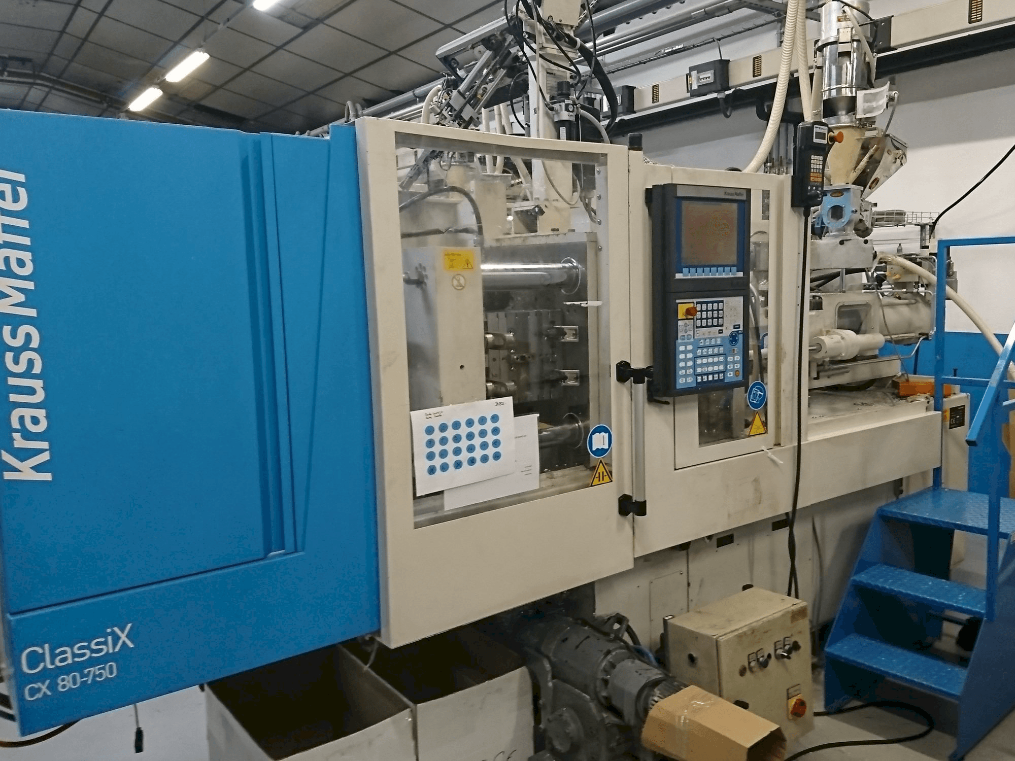 Prikaz stroja Krauss Maffei 80-750 CX sprijeda