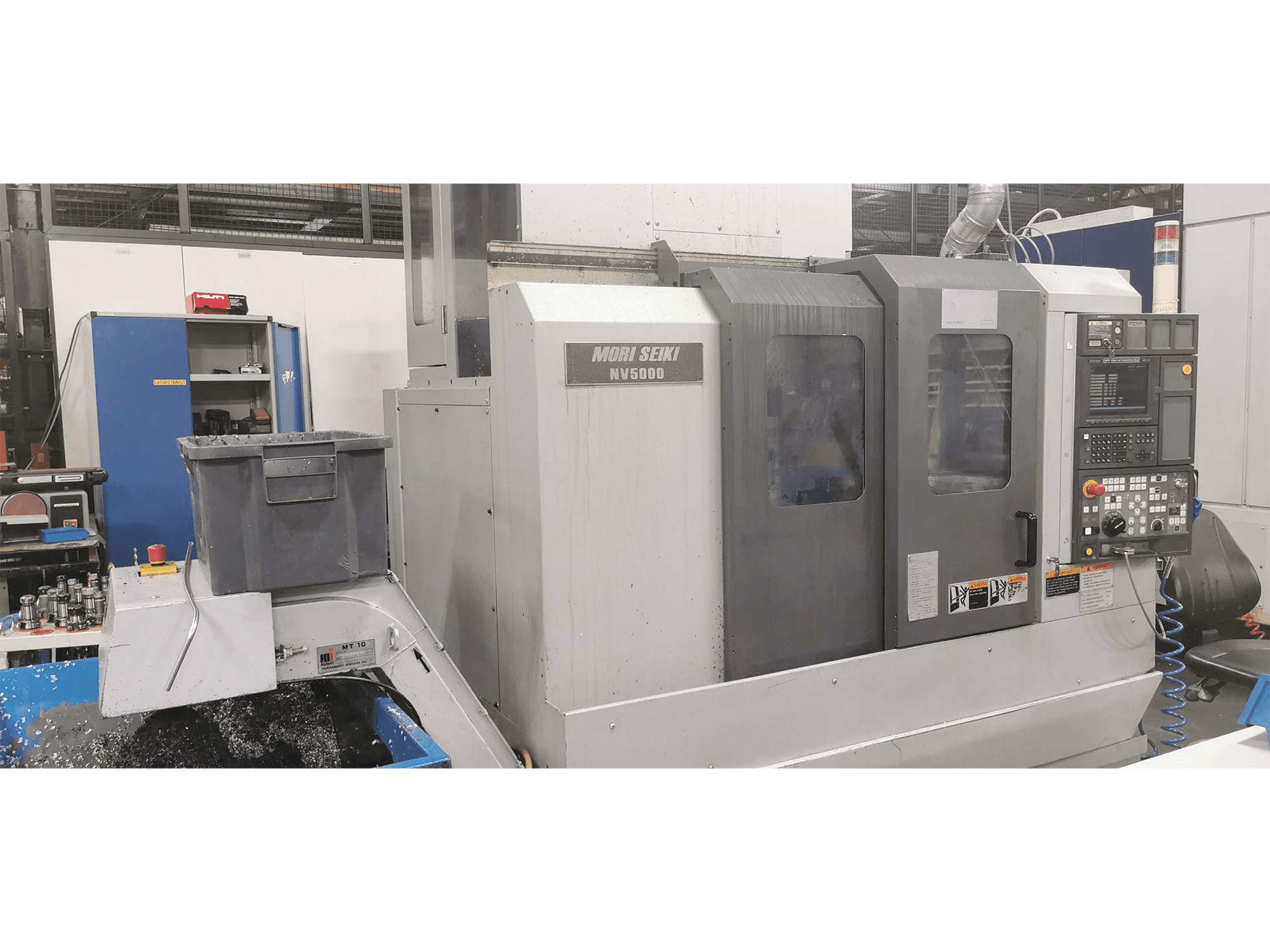 Prikaz stroja MORI SEIKI NV 5000 sprijeda