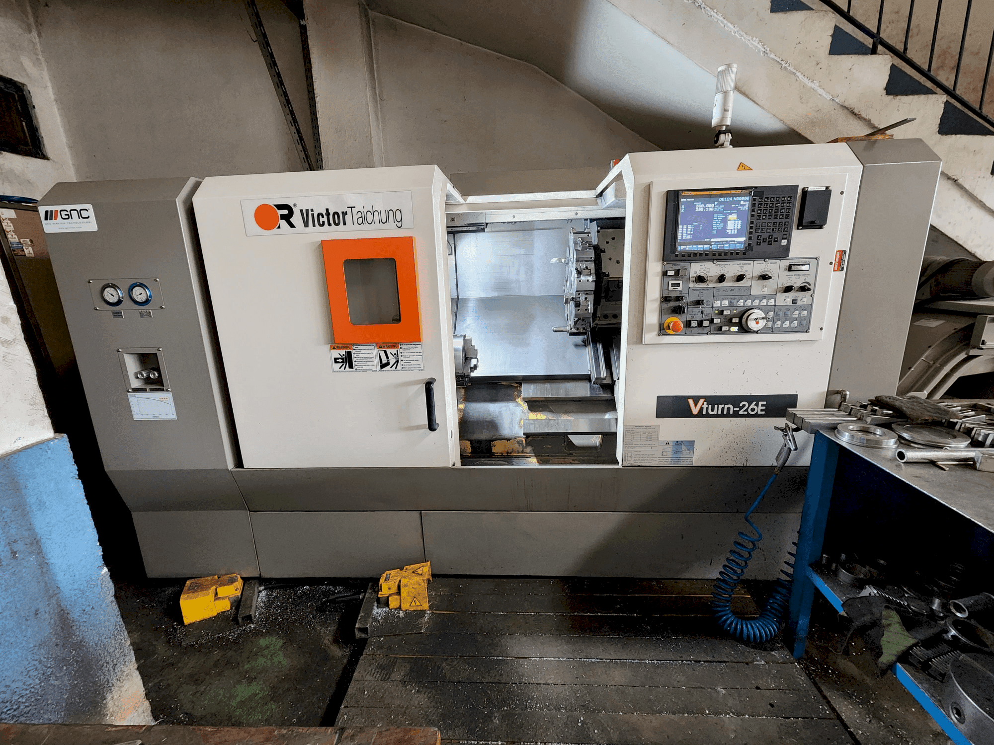 Prikaz stroja VICTOR TAICHUNG Taichung Vturn - 26 E sprijeda