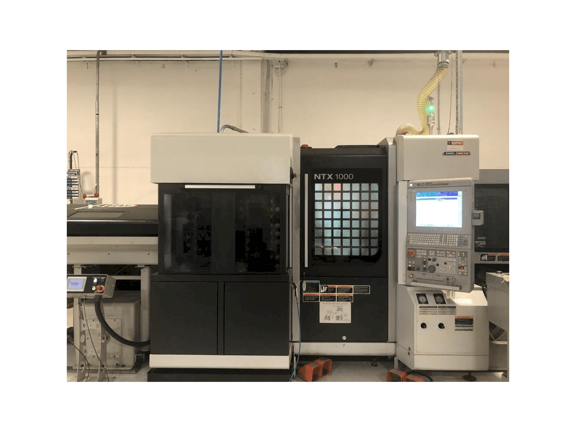 Prikaz stroja MORI SEIKI NTX1000 sprijeda