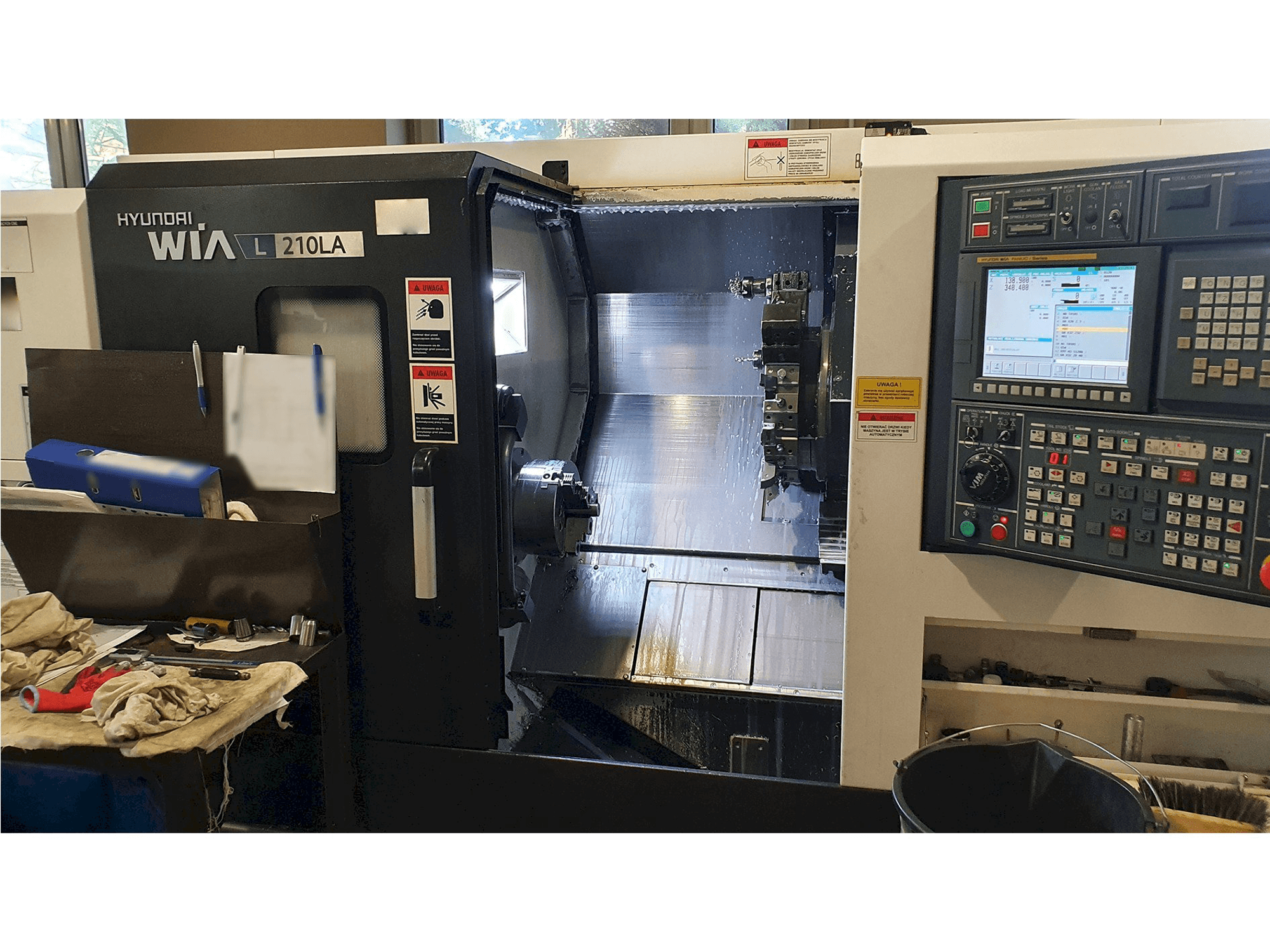 Prikaz stroja Hyundai Wia L210LA sprijeda