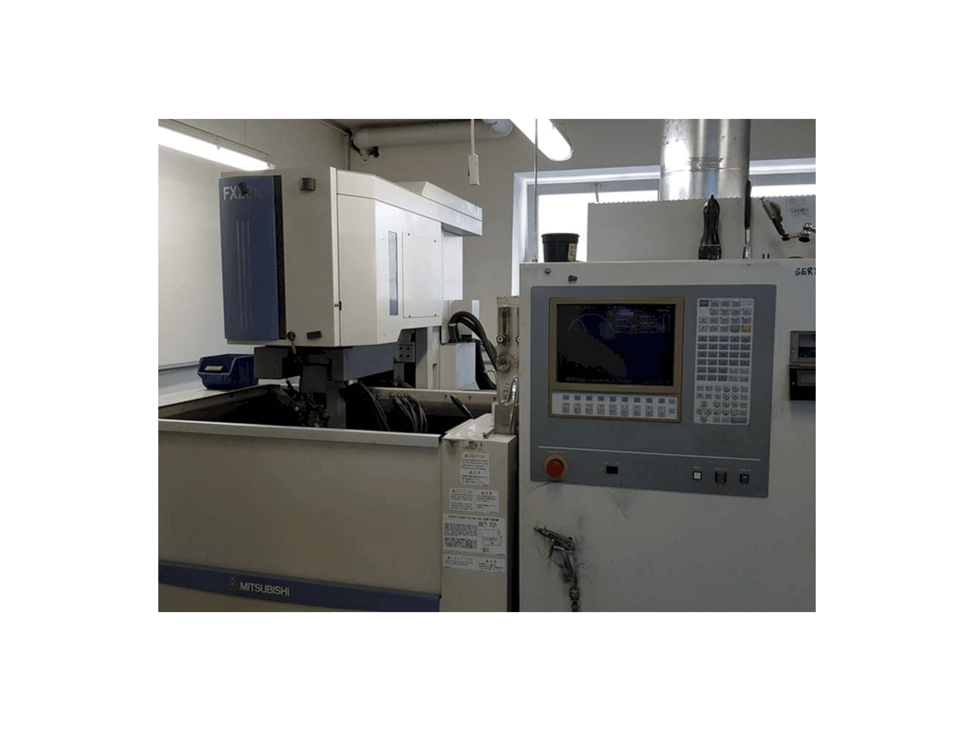 Prikaz stroja Mitsubishi FX 20 sprijeda