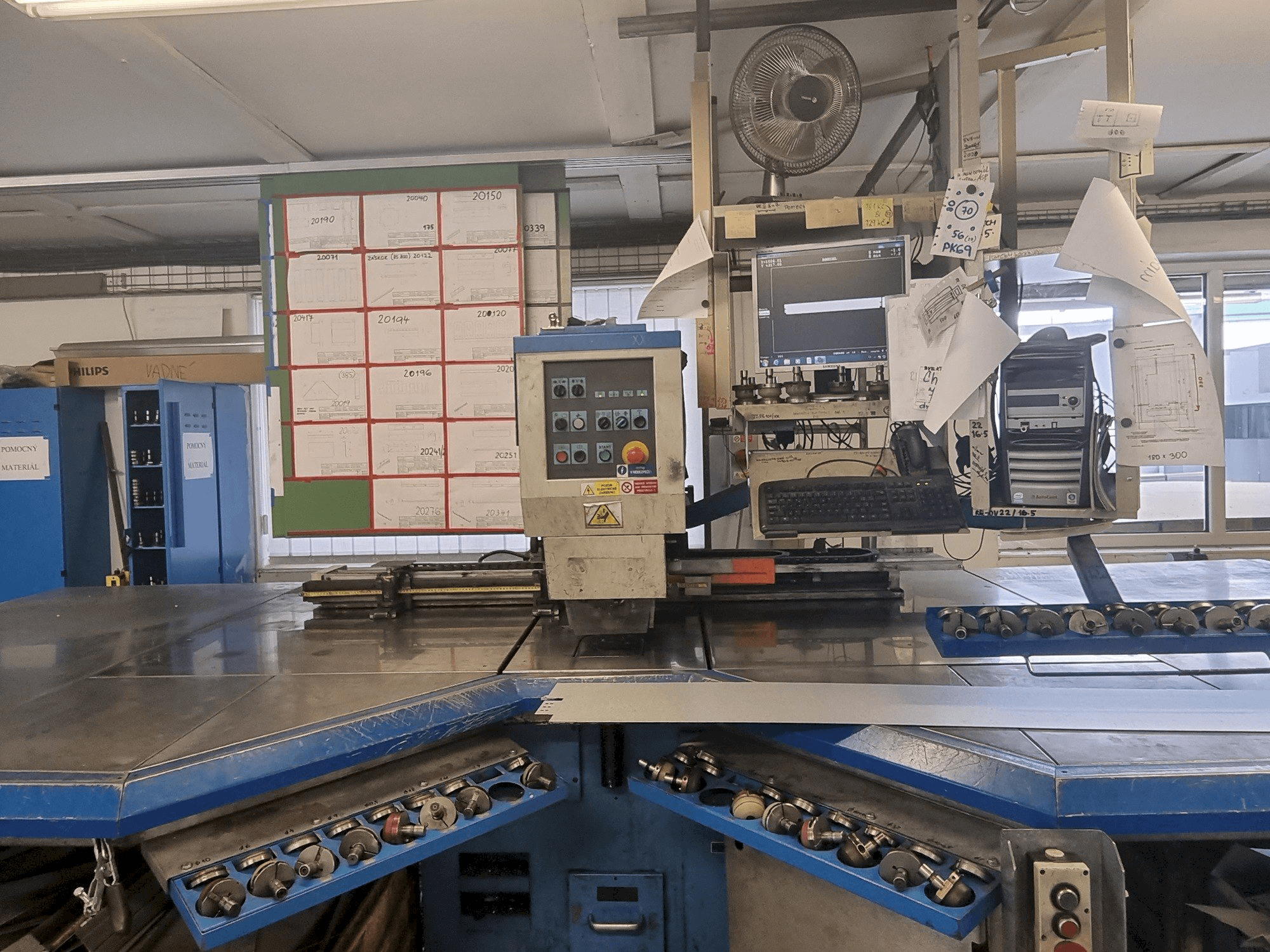 Prikaz stroja Euromac CX 750/30 CNC sprijeda