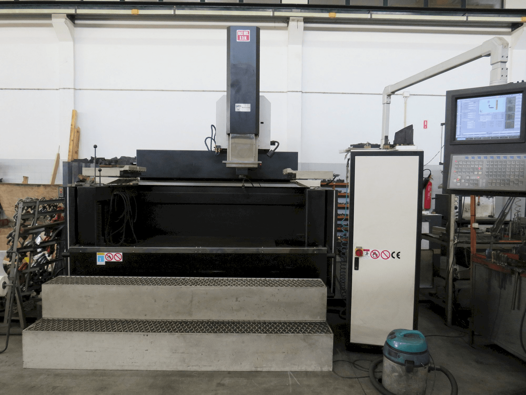 Prikaz stroja MAXSEE INDUSTRY CNC P66 100A sprijeda