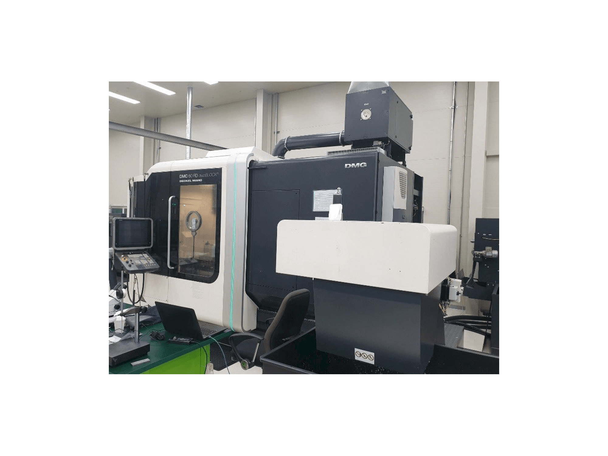 Prikaz stroja DMG Deckel Maho DMC 60 FD duoBLOCK sprijeda