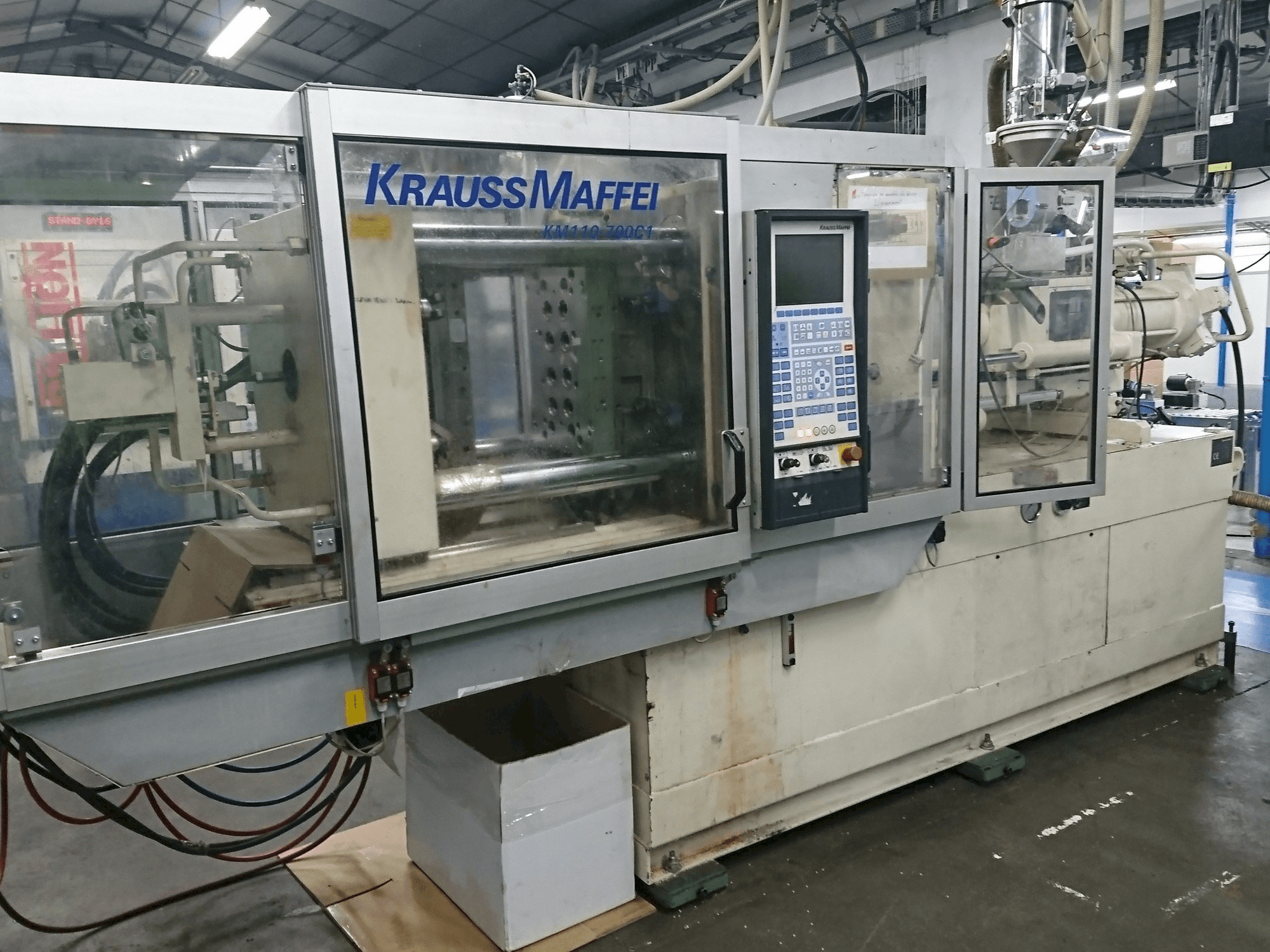 Prikaz stroja Krauss Maffei 110 - 700 C1 sprijeda