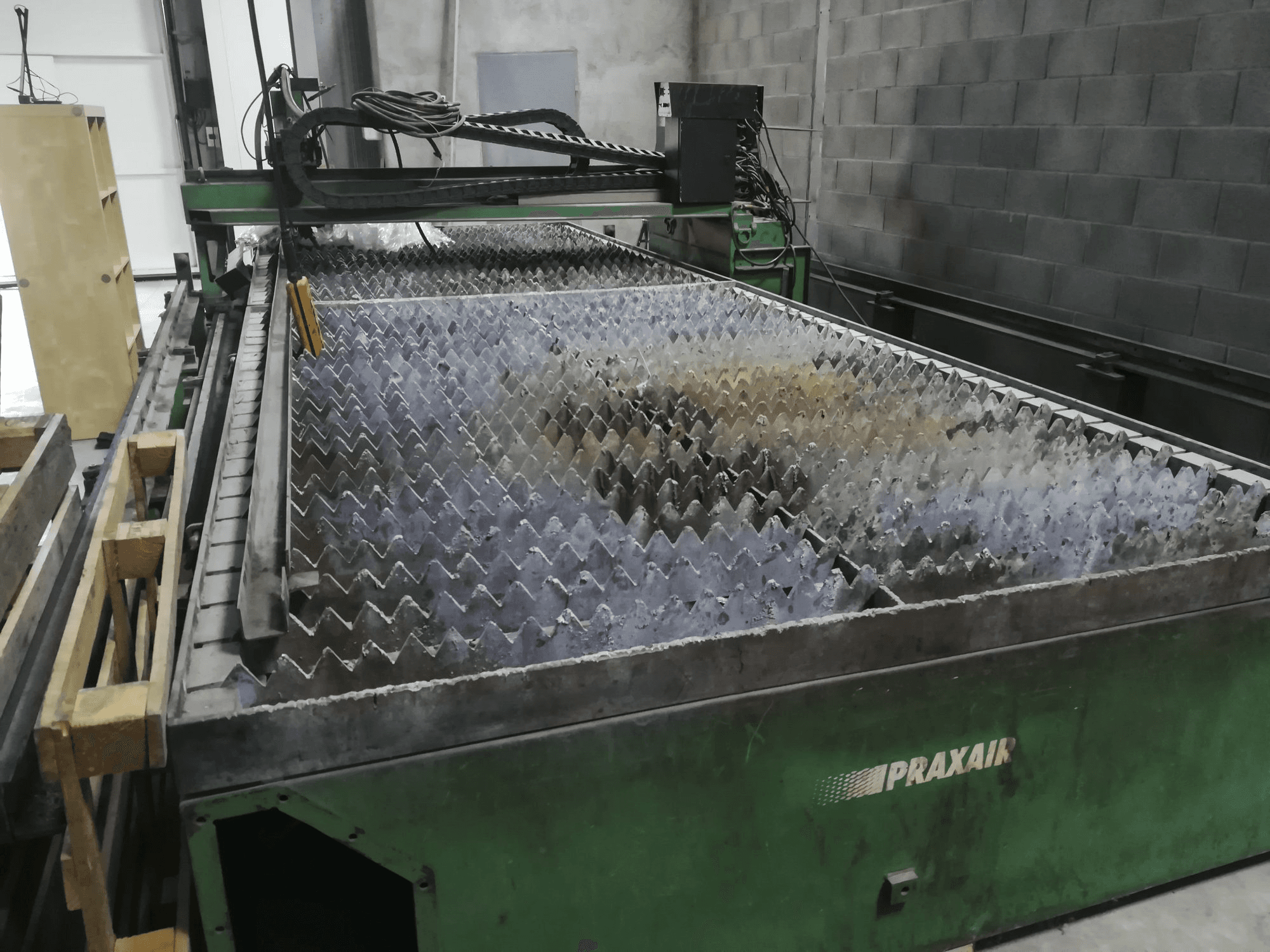 Prikaz stroja Praxair P 2500S sprijeda