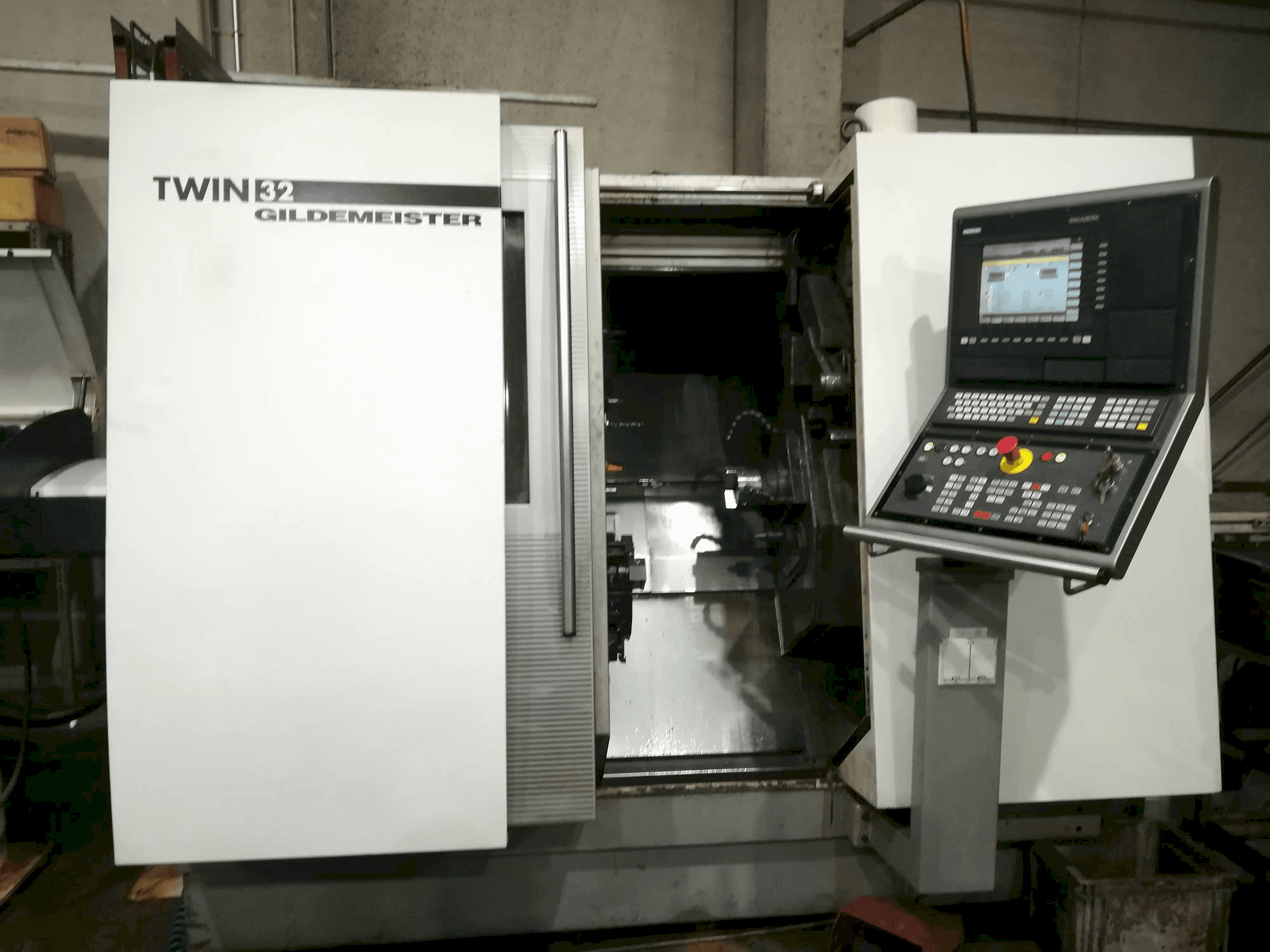 Prikaz stroja Gildemeister Twin 32 sprijeda
