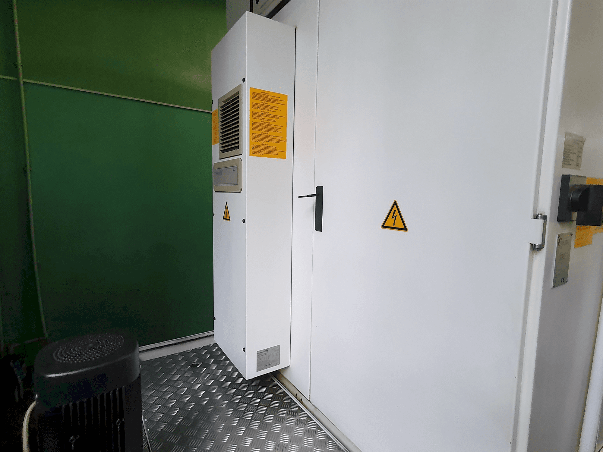 Prikaz stroja Walter Helitronic Power straga