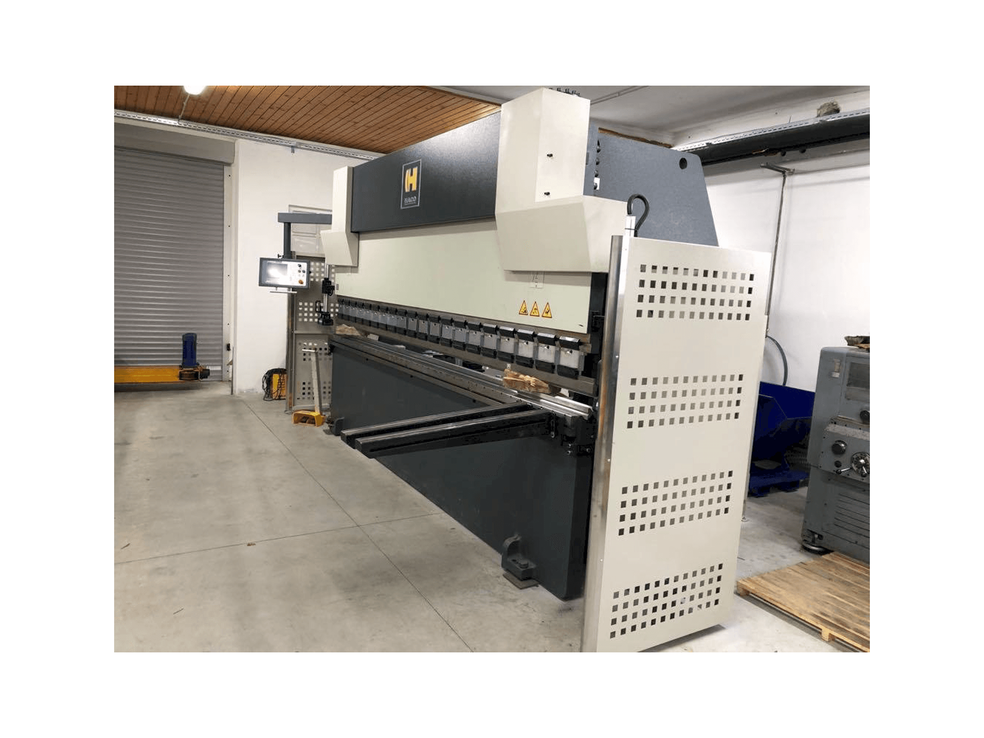 Prikaz stroja HACO SYNCHROMASTER 40175 sprijeda