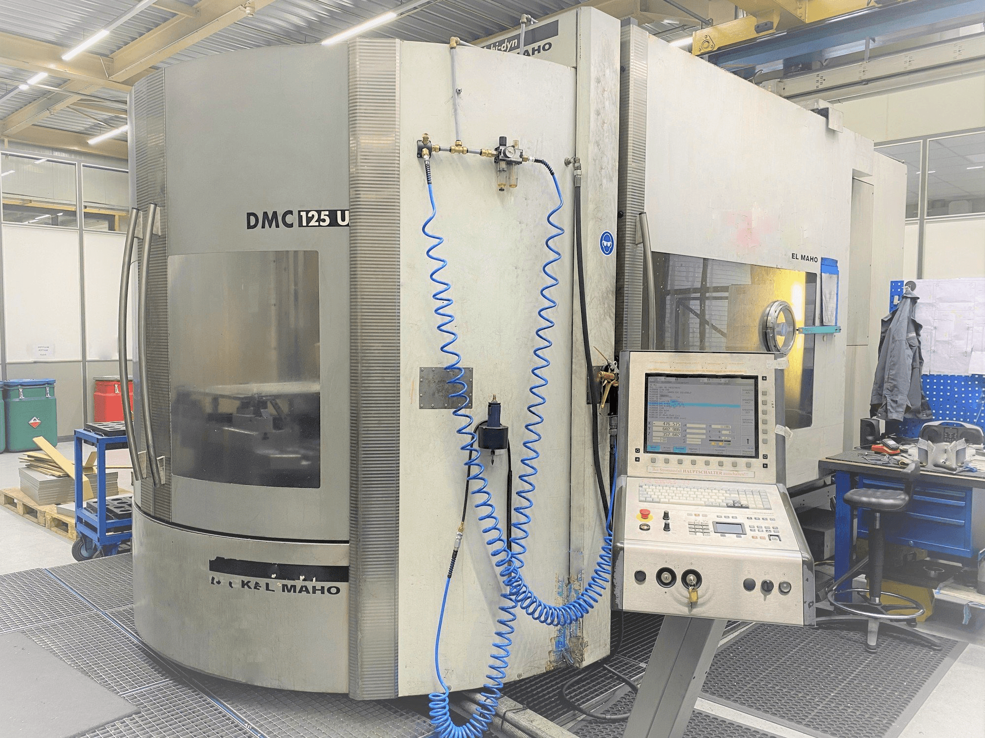 Prikaz stroja DECKEL MAHO DMC 125U hi-dyn sprijeda