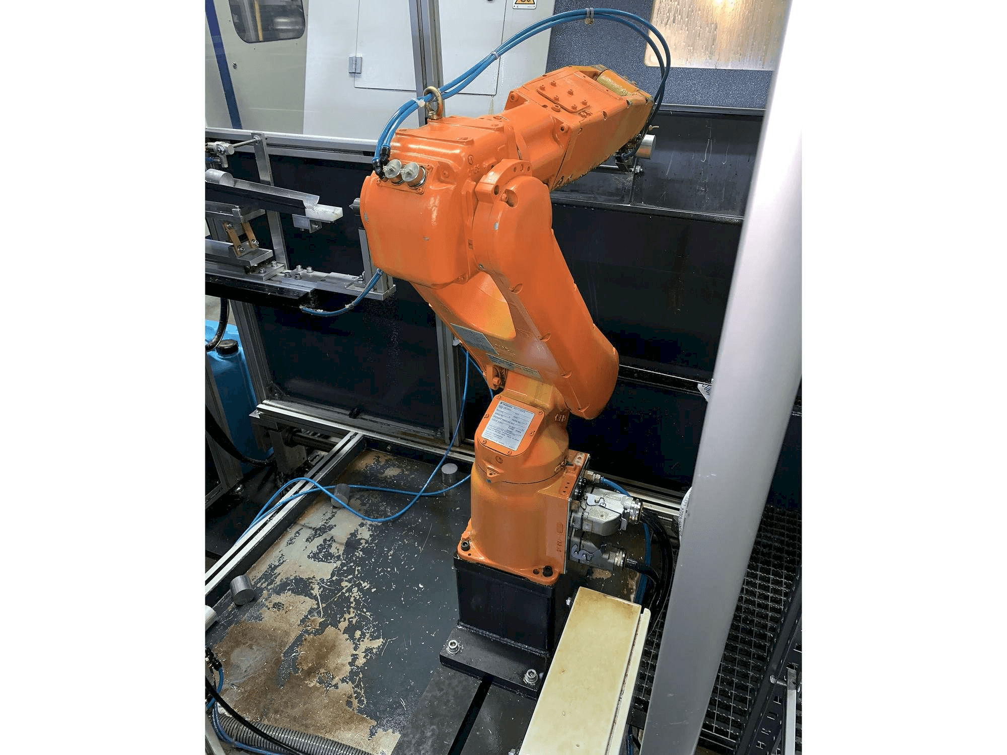 Prikaz stroja Yaskawa Motoman YR-MH005LS-A12 sprijeda