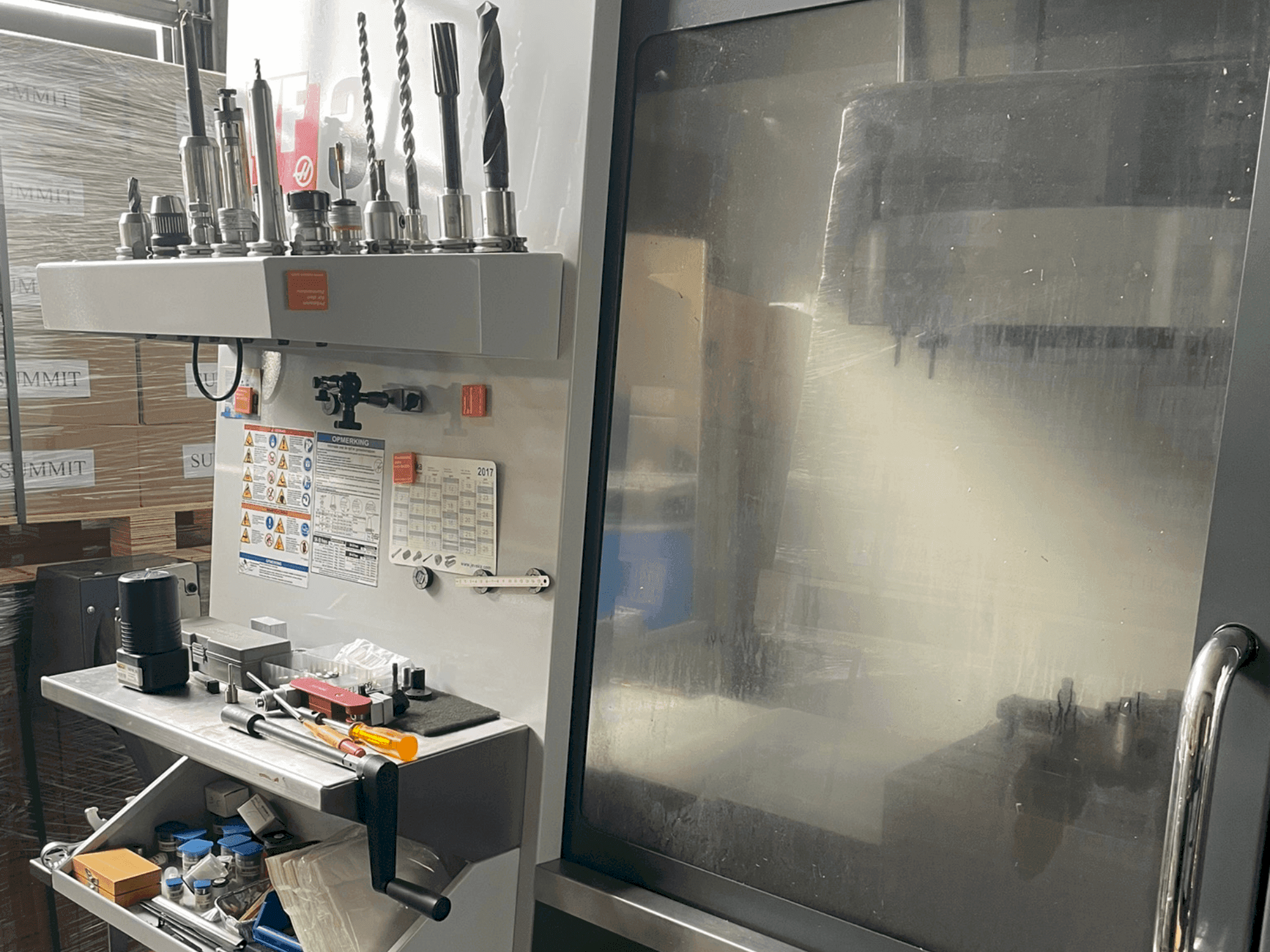 Prikaz stroja HAAS VF-3 sprijeda