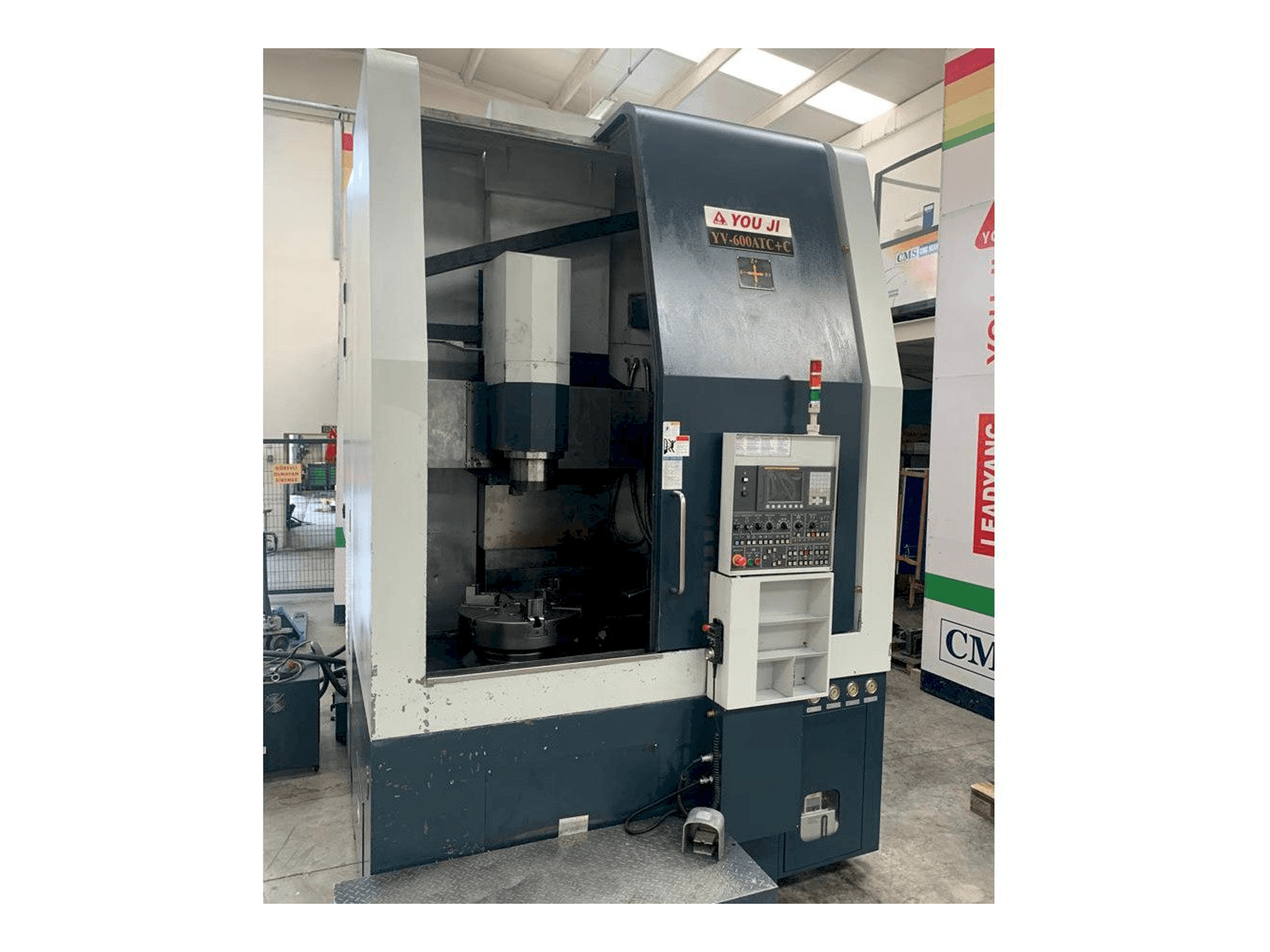 Prikaz stroja YOU JI Yv 600ATC+C sprijeda