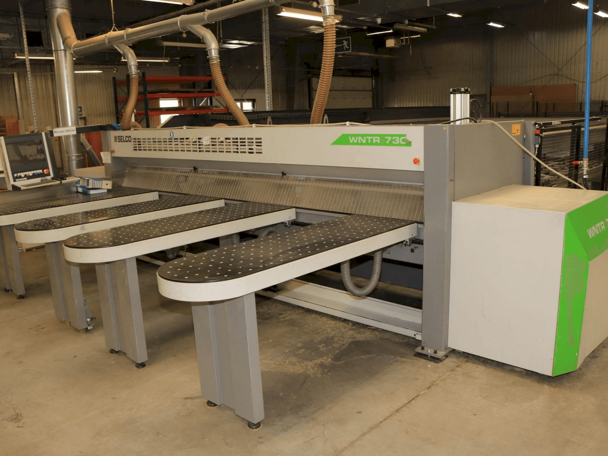 Prikaz stroja SELCO WNTR 730 sprijeda