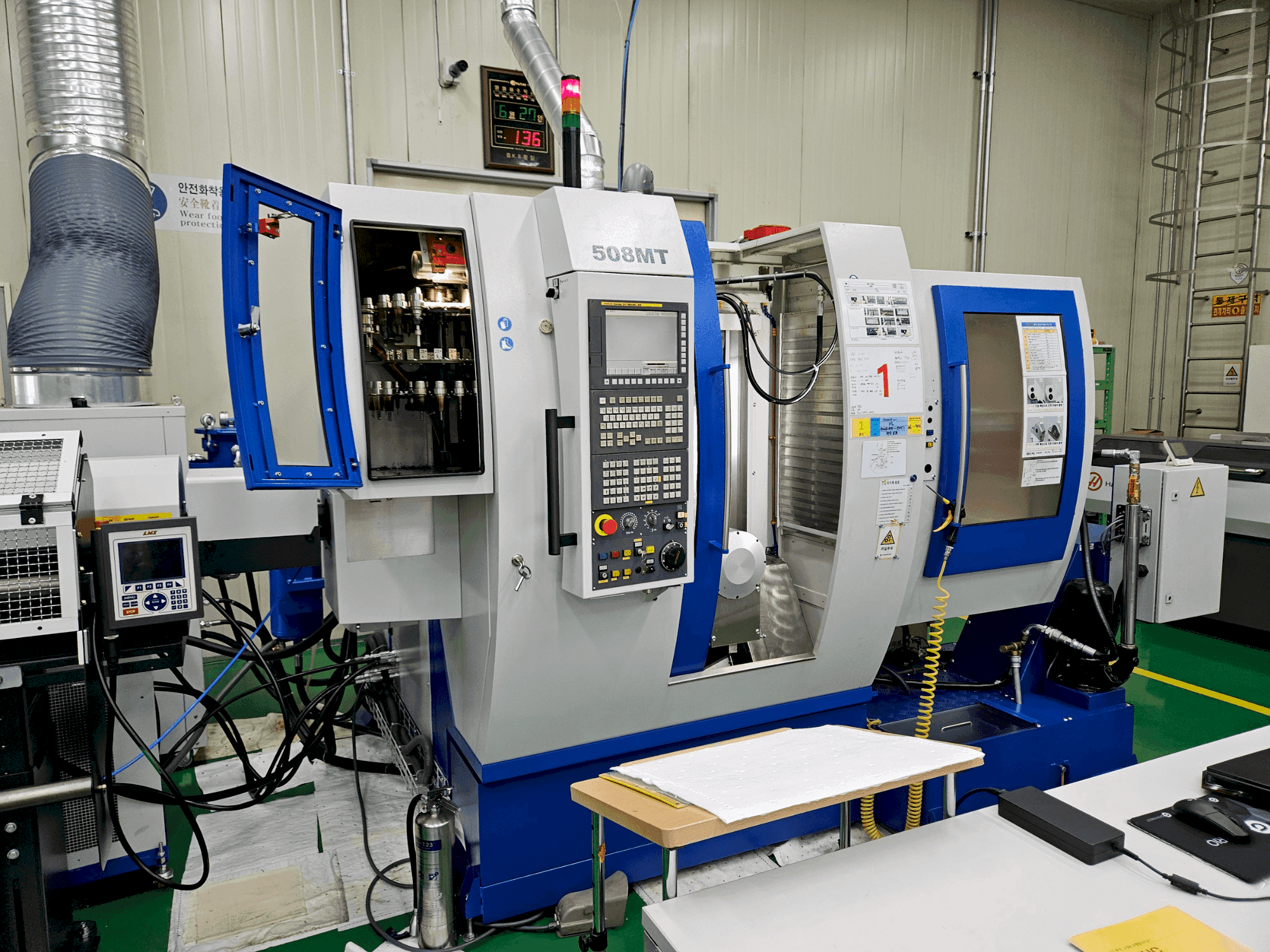 Prikaz stroja WILLEMIN-MACODEL 508MT sprijeda