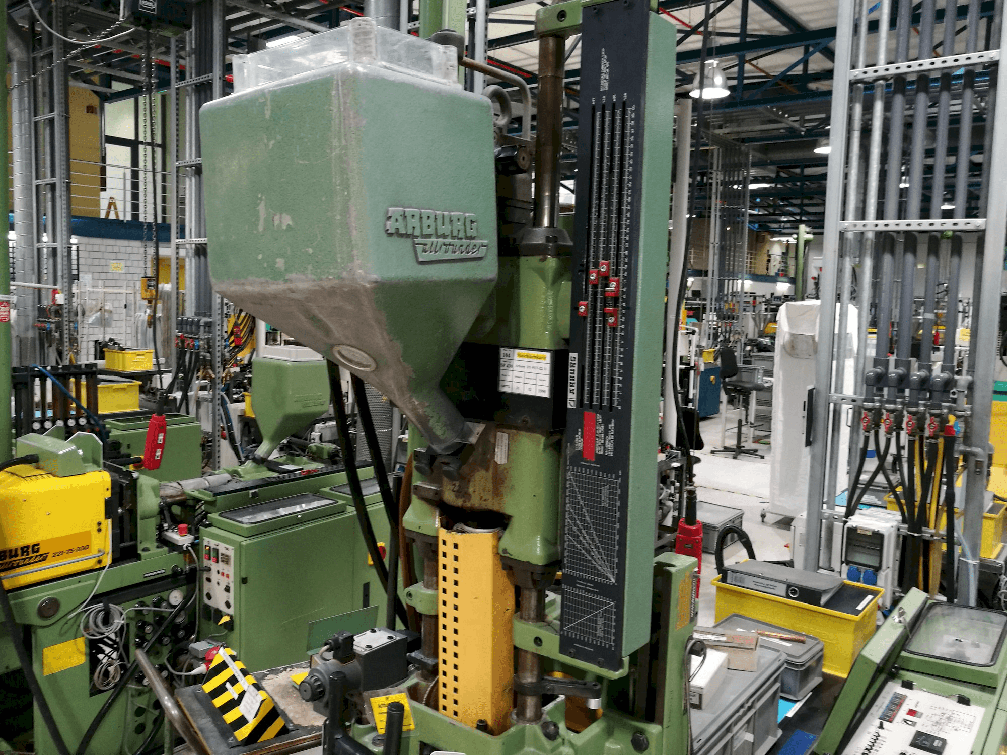 Prikaz stroja Arburg Allrounder 221-75-350 slijeva