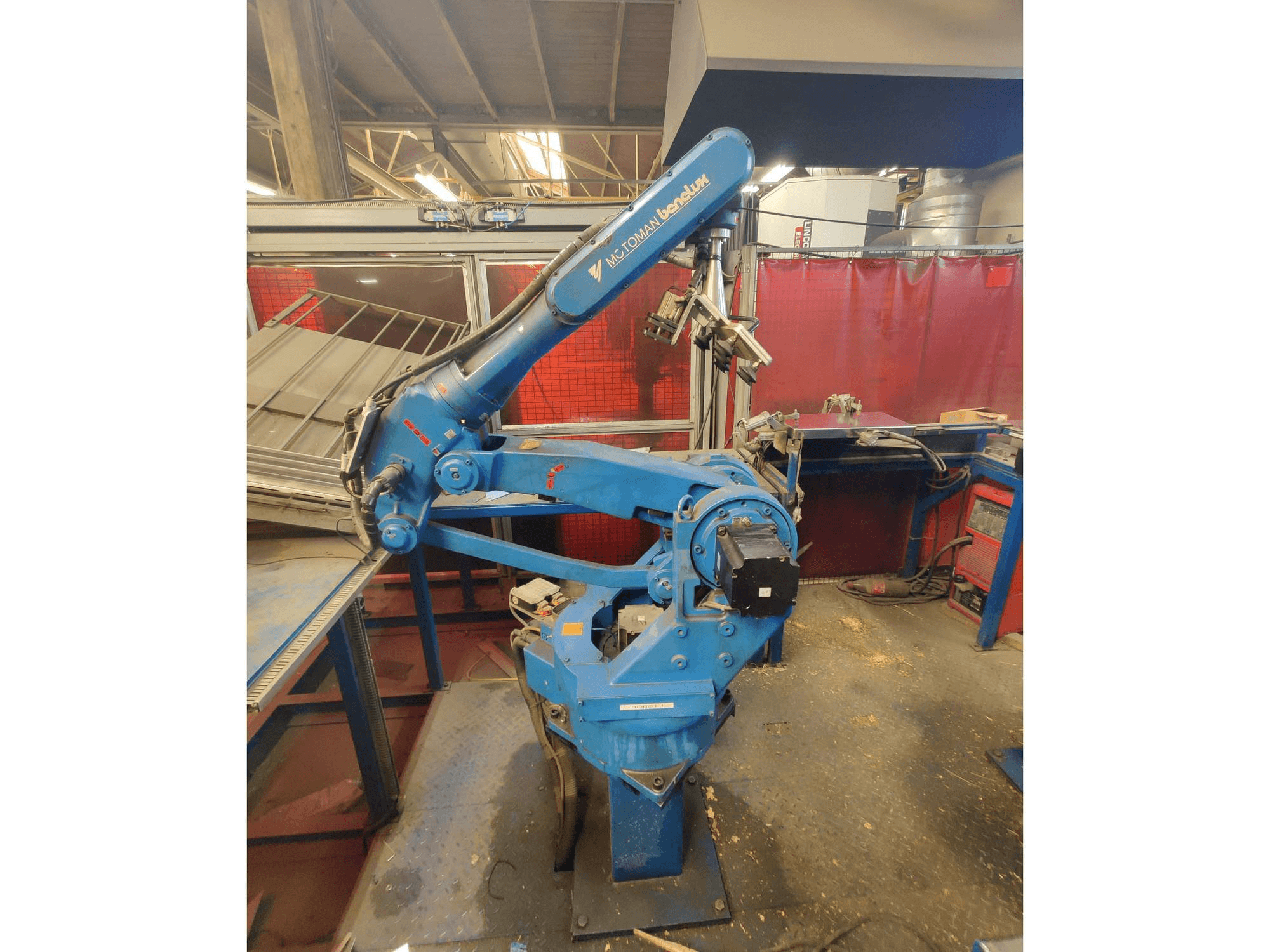 Prikaz stroja Yaskawa YR-SK16-C000 sprijeda