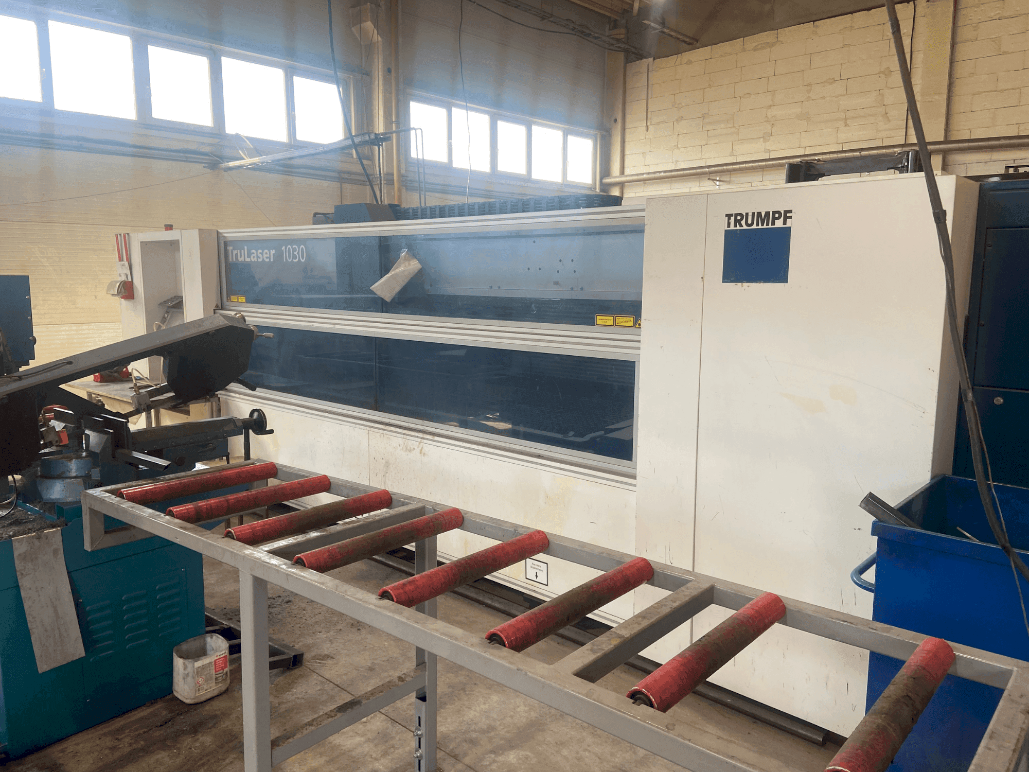 Prikaz stroja TRUMPF TruLaser 1030 sprijeda