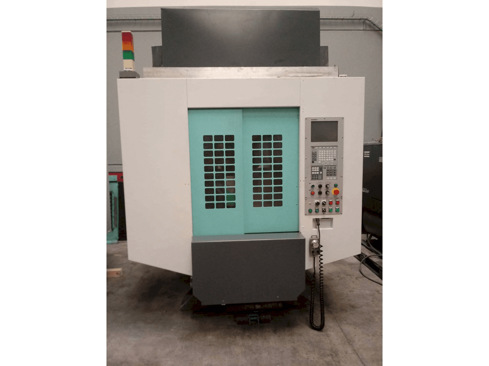 Prikaz stroja Brother TC-S2DN-O sprijeda