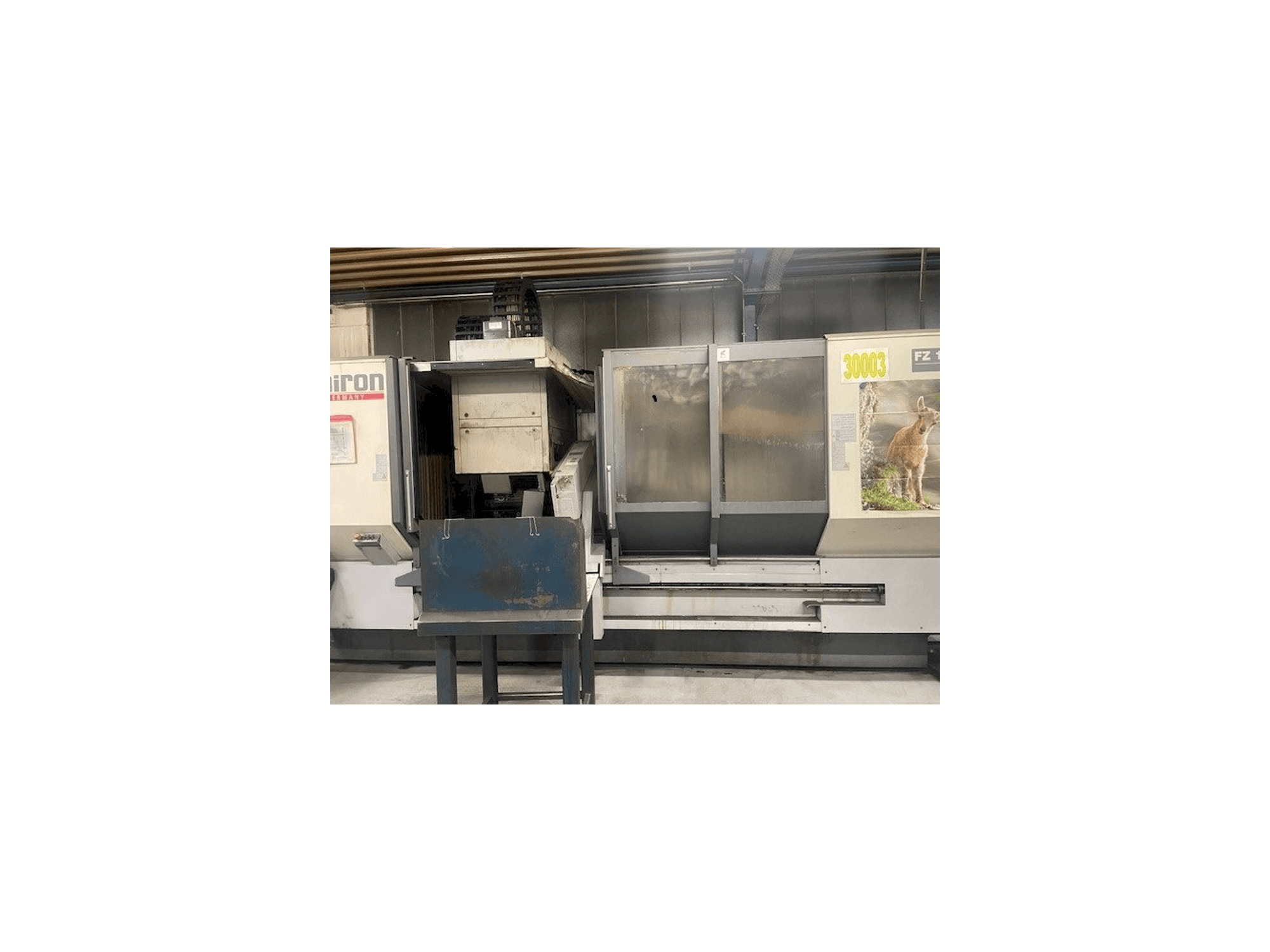 Prikaz stroja CHIRON FZ18KL sprijeda