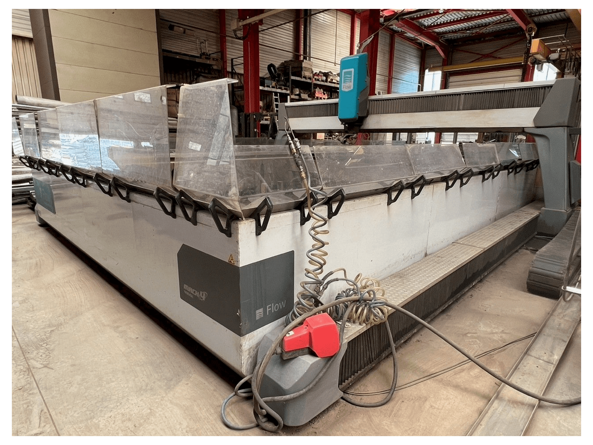 Prikaz stroja Flow MACH4 4060 XD sprijeda