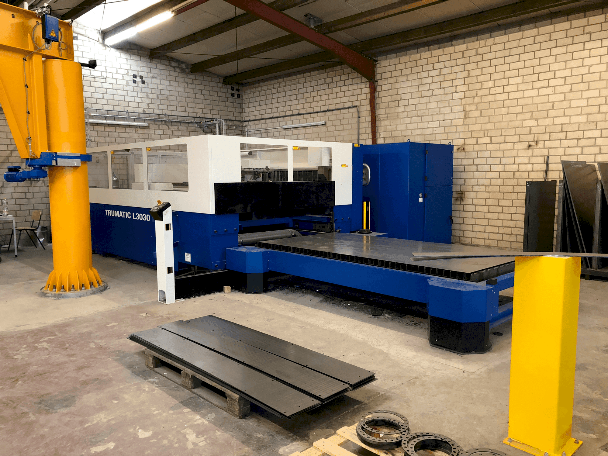 Prikaz stroja TRUMPF Trumatic L3030 sprijeda