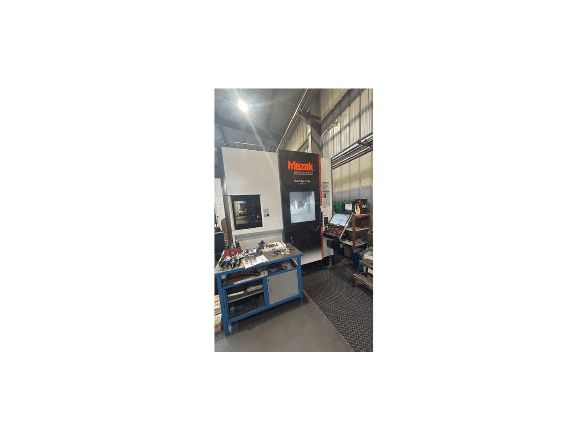 Prikaz stroja Mazak Variaxis C-600 sprijeda