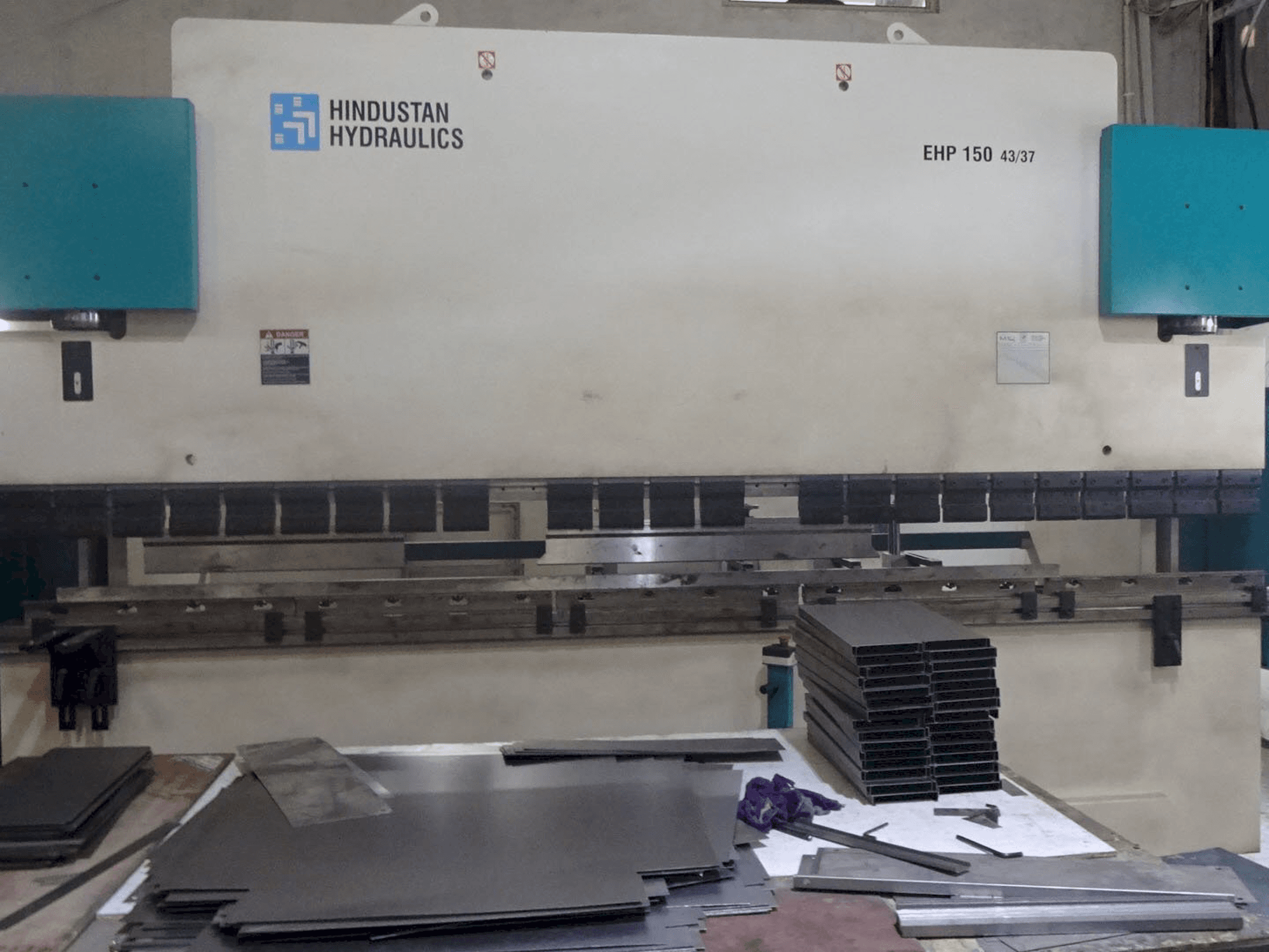 Prikaz stroja Hindustan Hydraulics EHP 150 sprijeda