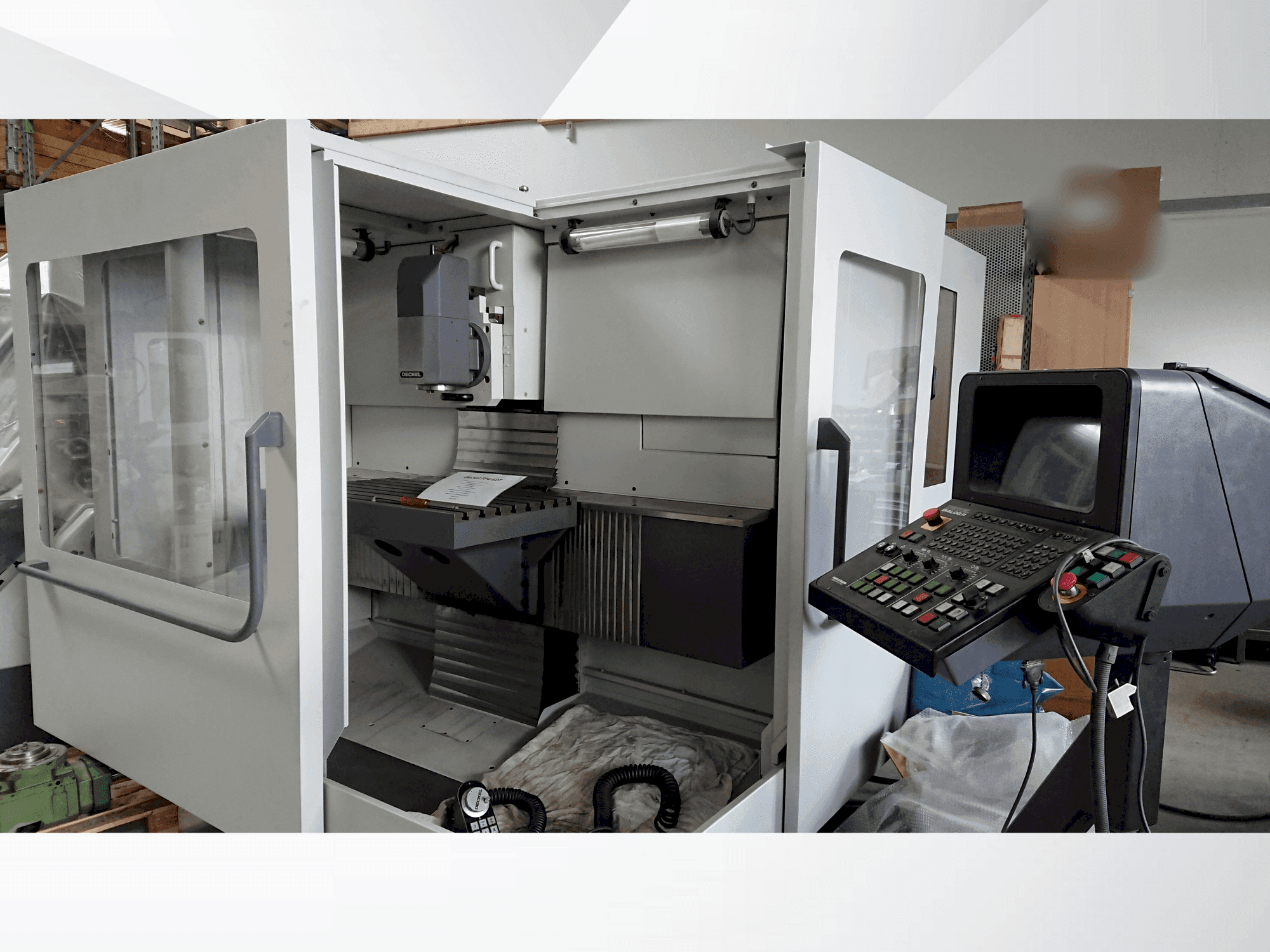 Prikaz stroja DECKEL FP4-60T sprijeda