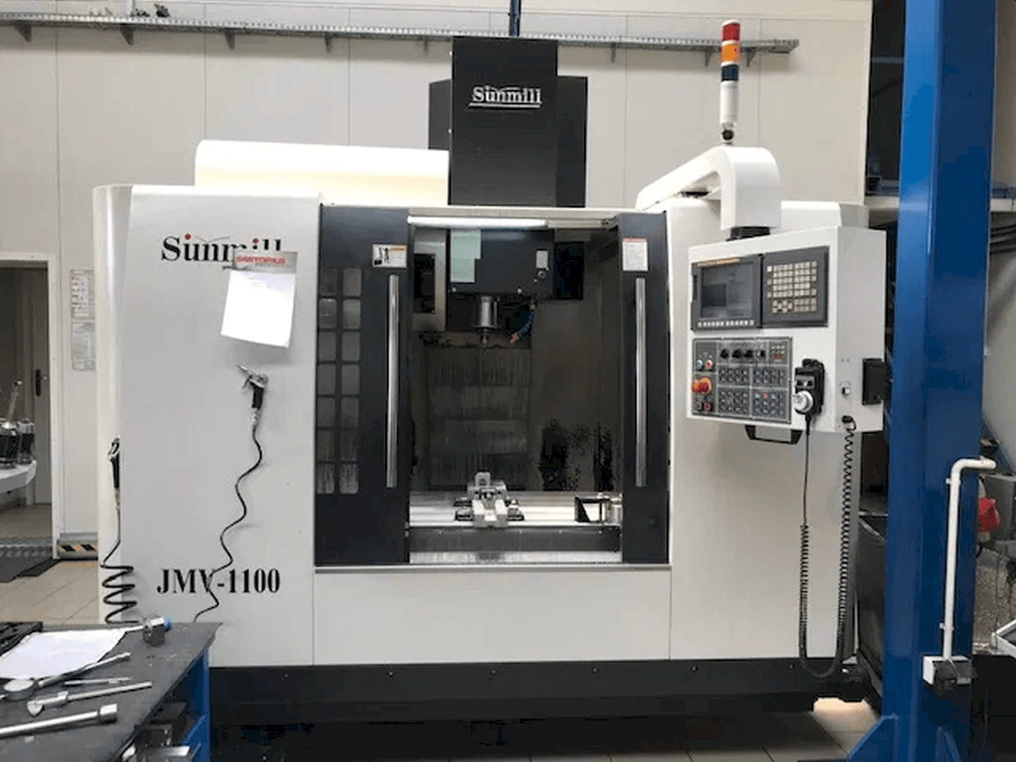 Prikaz stroja SUNMILL JMV-1100 sprijeda