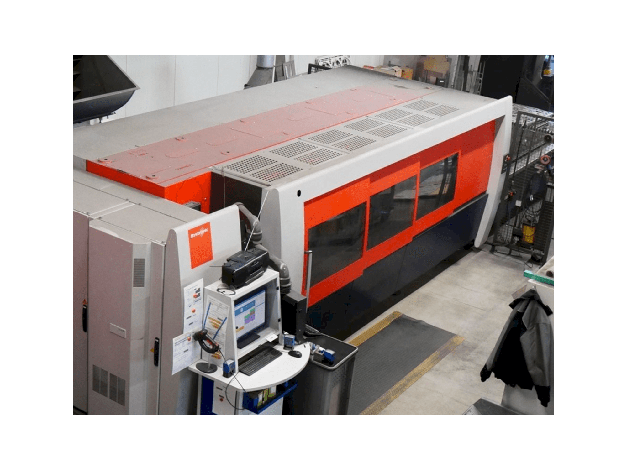 Prikaz lijeve strane stroja Bystronic BySpeed Pro