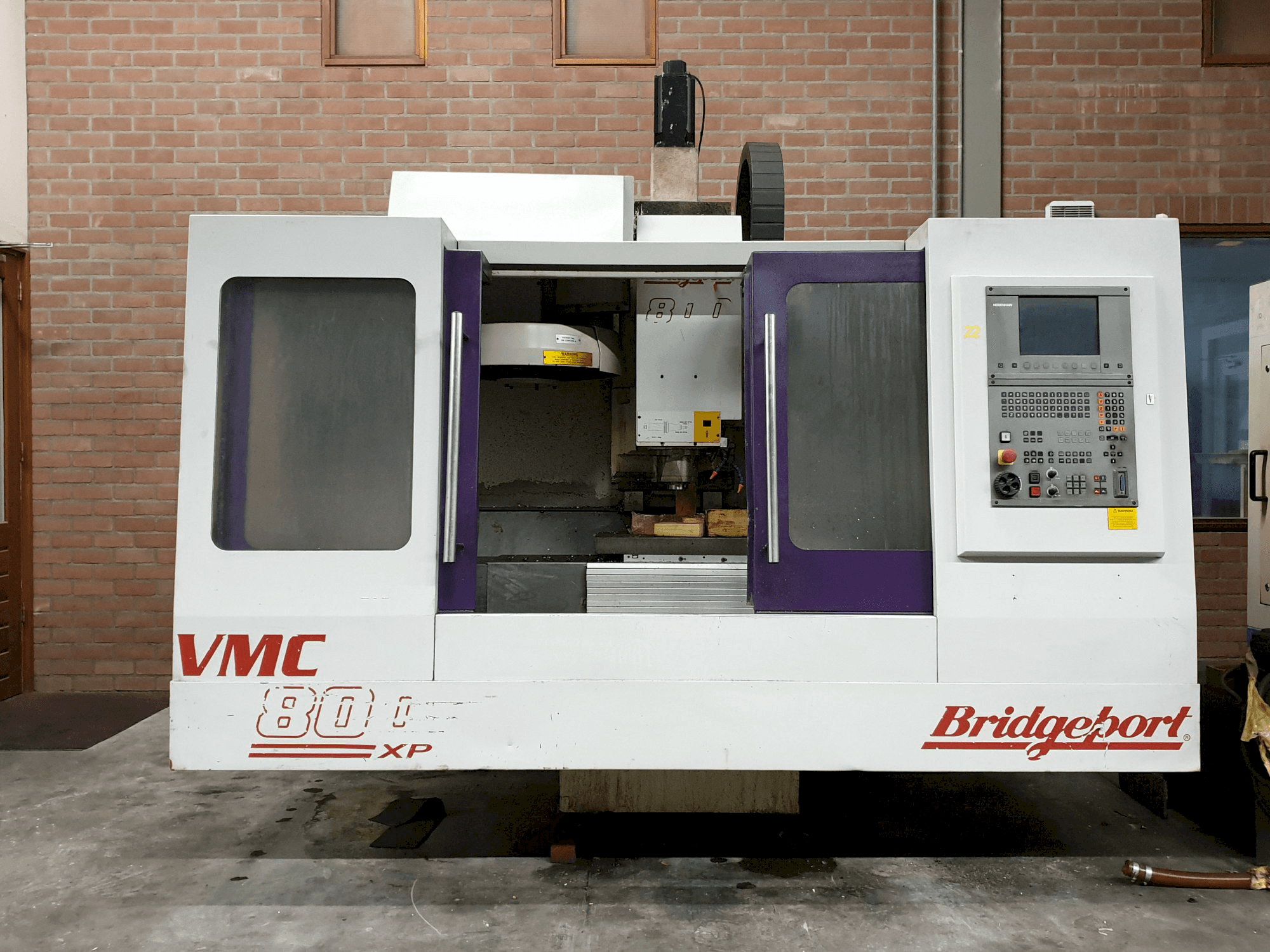 Prikaz stroja Bridgeport VMC 800 22 sprijeda
