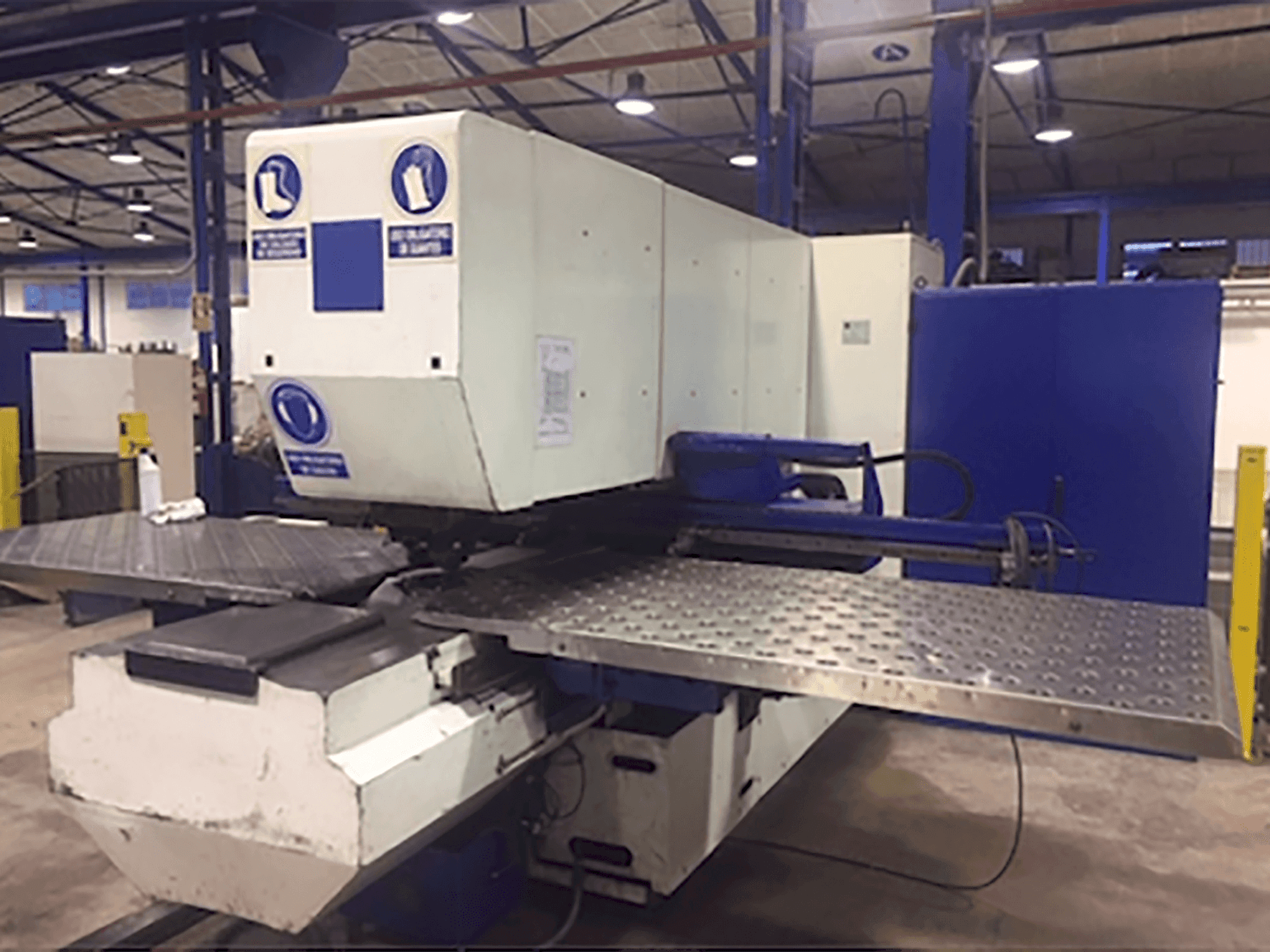 Prikaz stroja Trumpf Trumatic 240R sprijeda