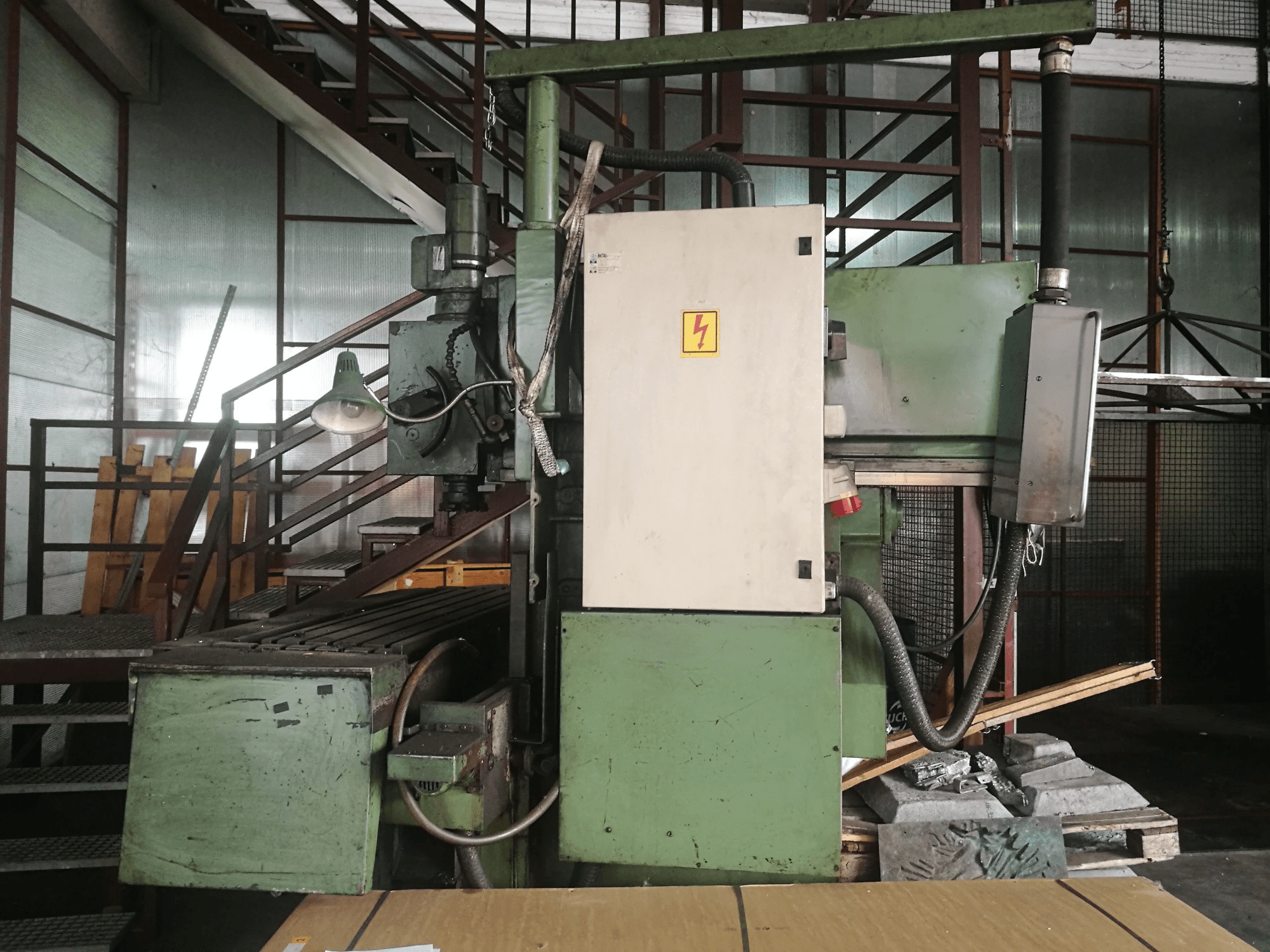 Prikaz desne strane stroja Prvomajska GUK 2