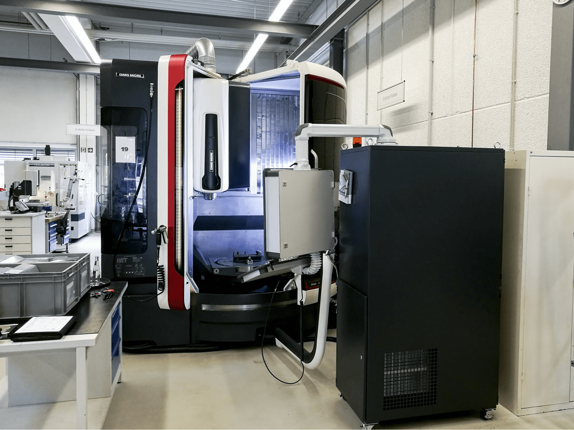 Prikaz stroja DMG MORI LASERTEC 65 sprijeda
