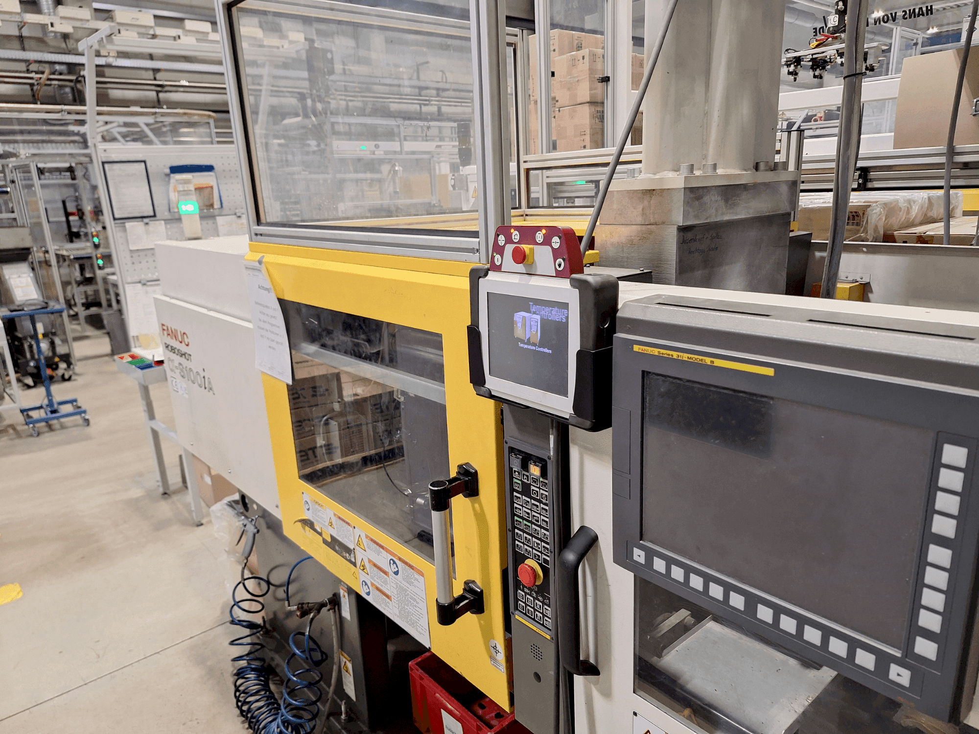 Prikaz stroja FANUC Roboshot S100iA sprijeda