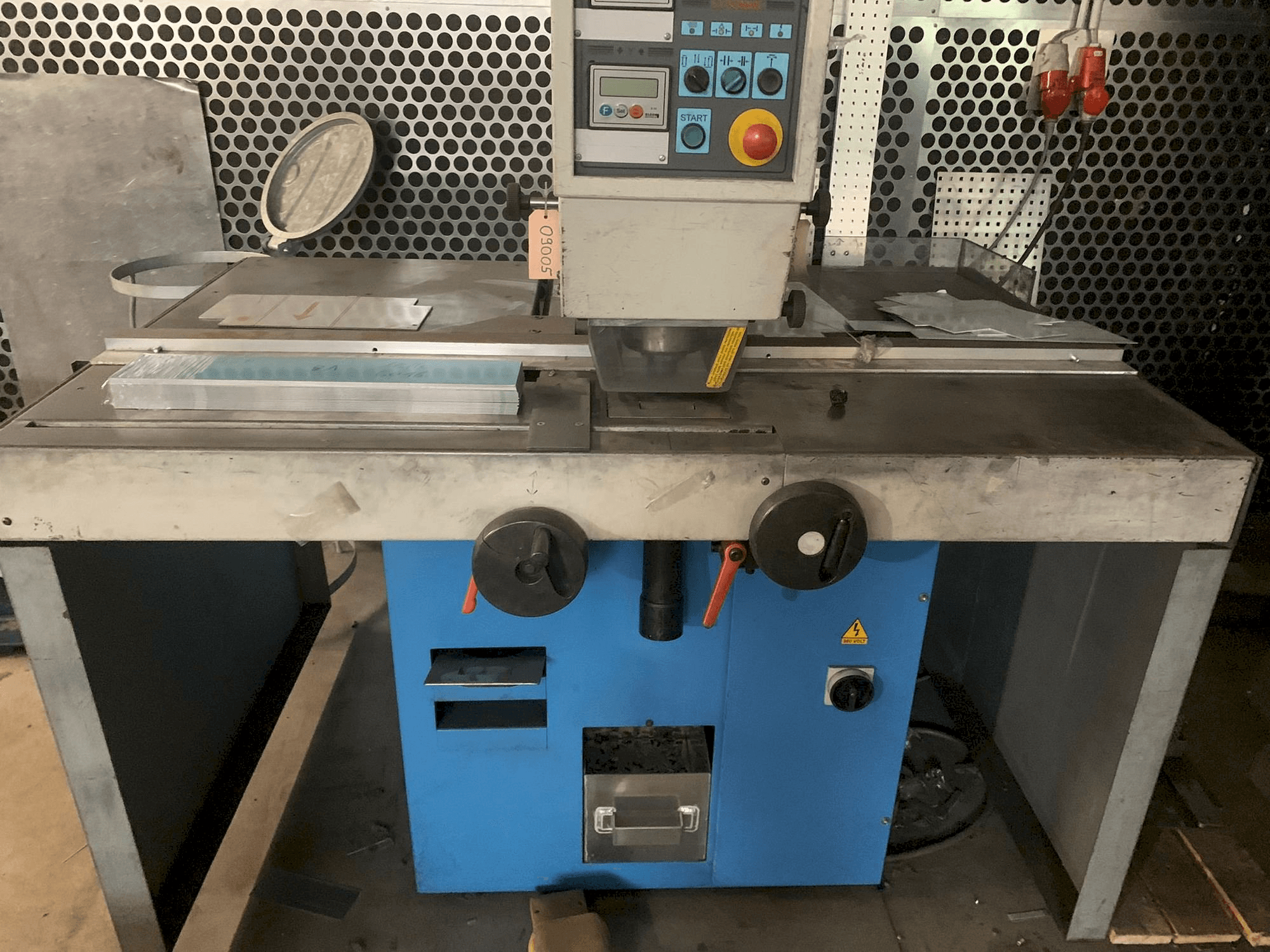 Prikaz stroja Euromac XP 750 / 25 sprijeda