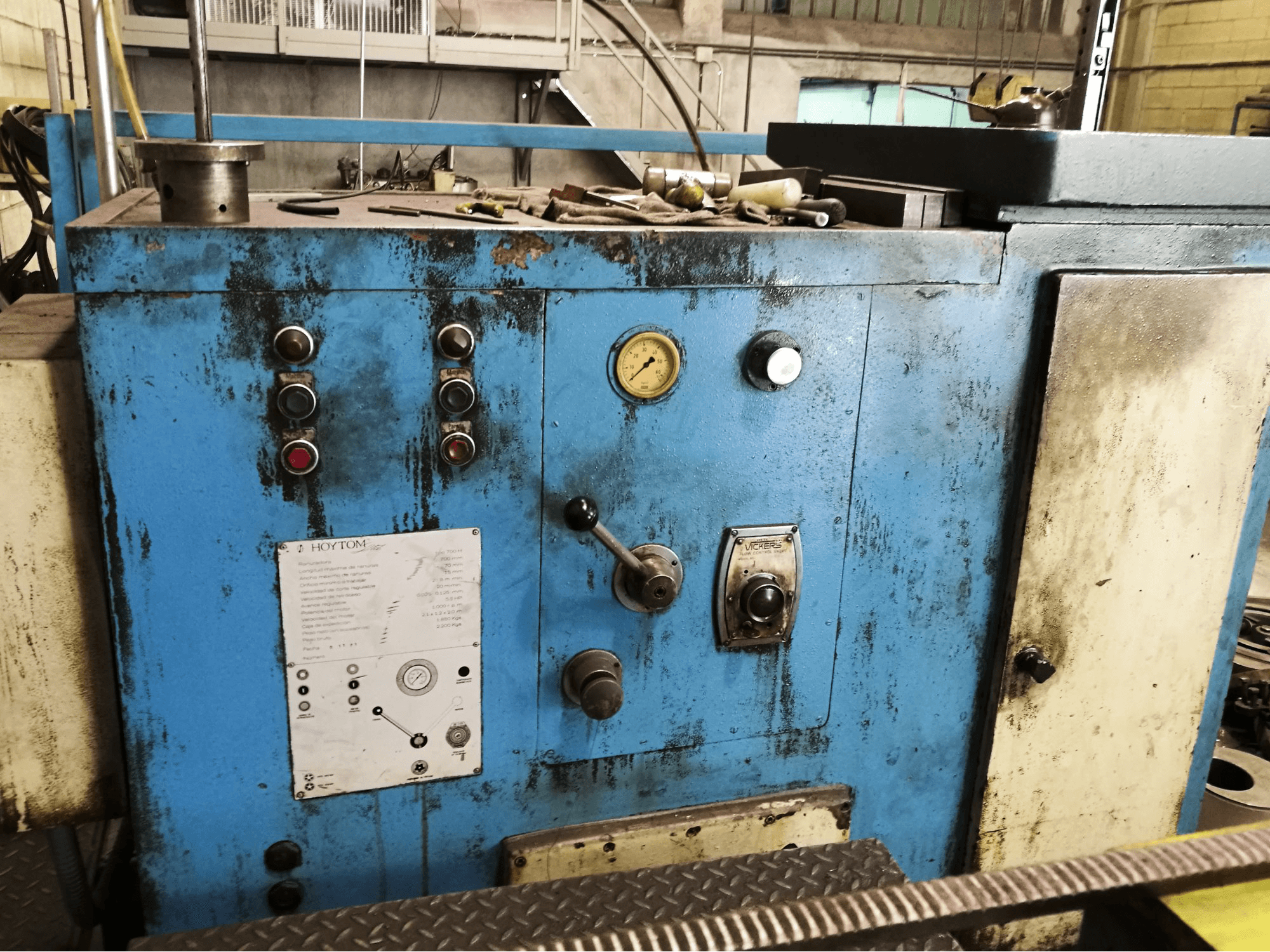 Prikaz stroja Hoytom 700 H sprijeda