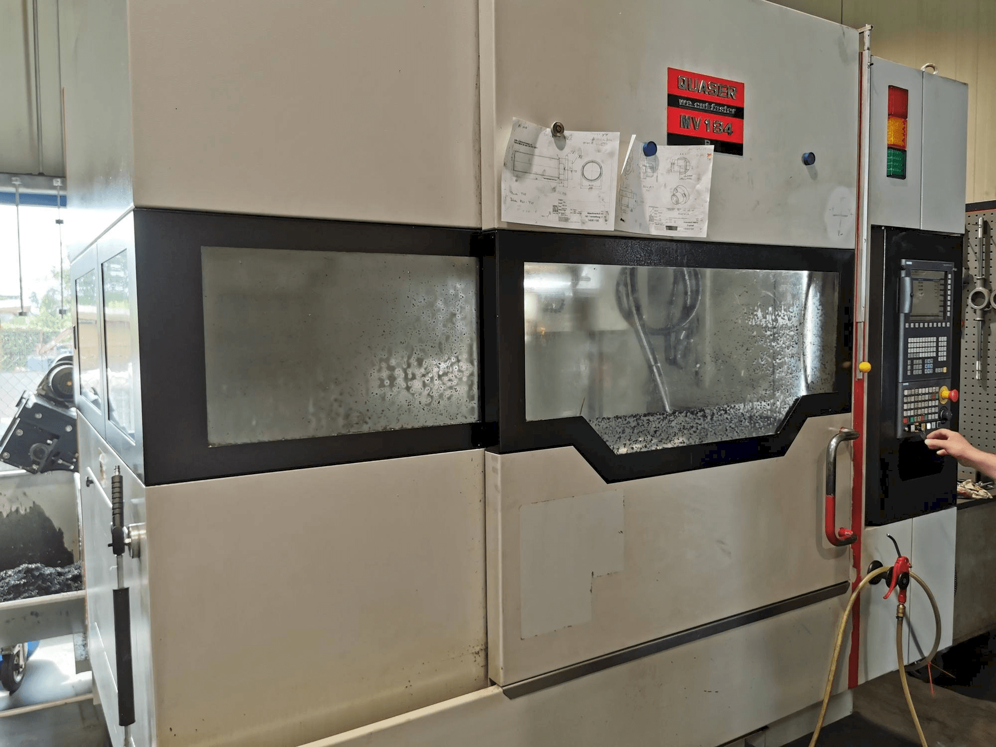 Prikaz stroja Quaser MV154APC/P12 sprijeda