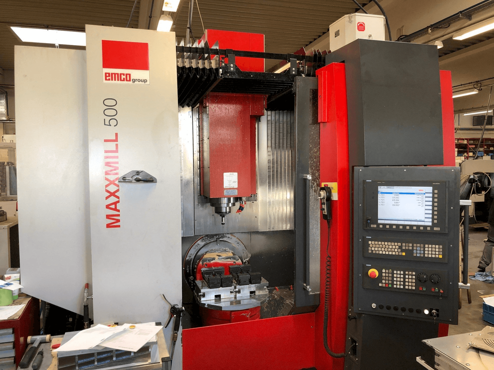 Prikaz stroja EMCO MAXXMILL 500 sprijeda