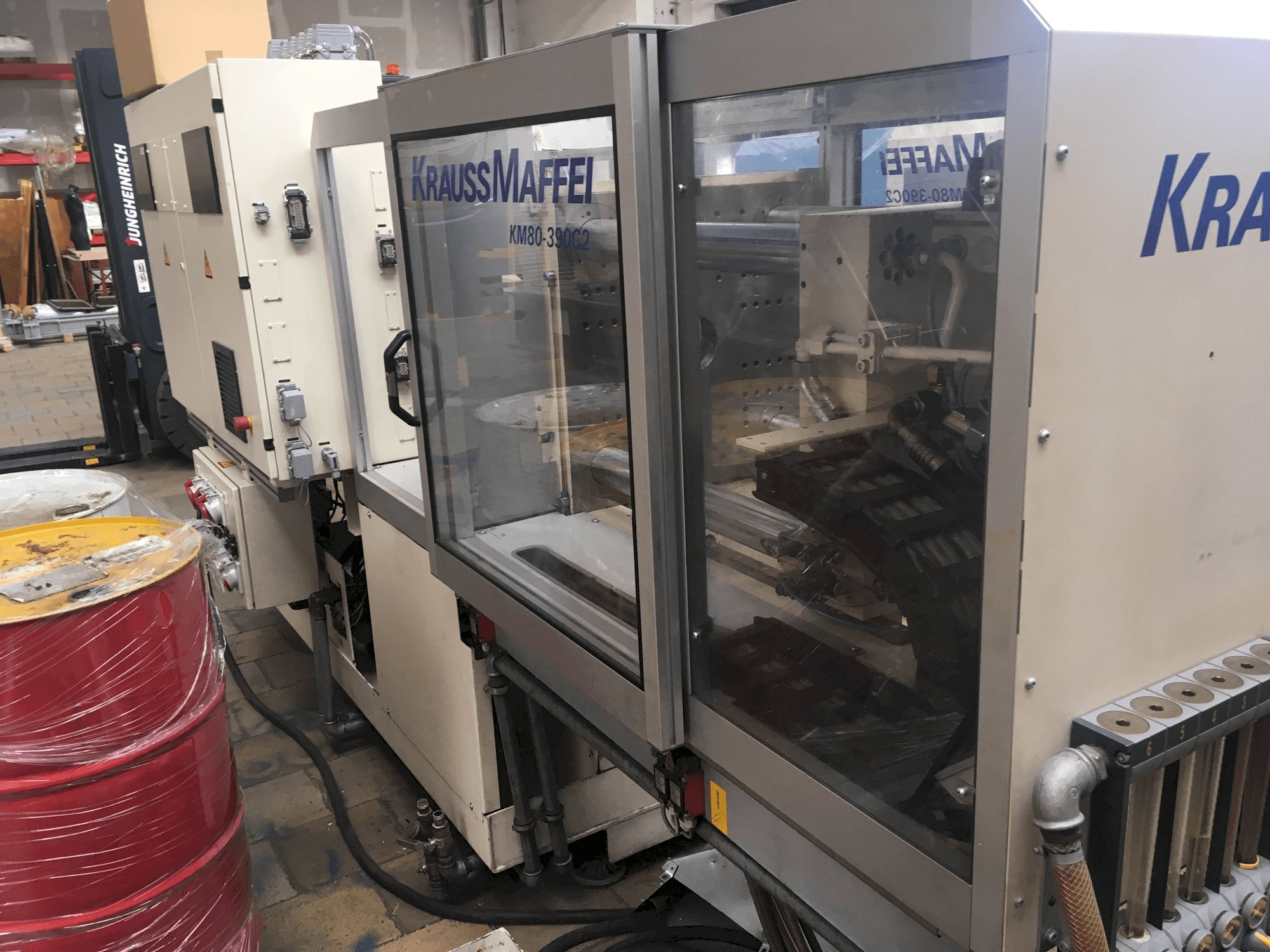 Prikaz stroja Krauss Maffei 80/390 C2 zdesna