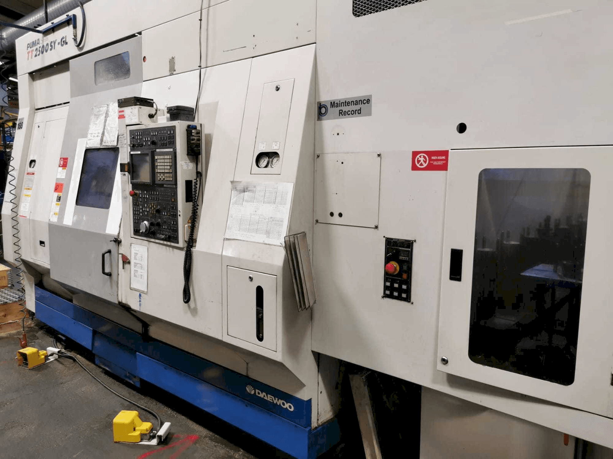 Prikaz stroja DAEWOO Puma TT2500SY - GL (2005) sprijeda